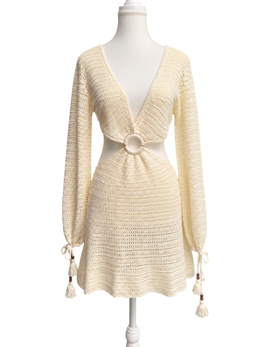 BEGINNING BOUTIQUE Cream Crochet Cutout Ring Detail Mini Dress BNWT Size 10 — photo 1 of 7