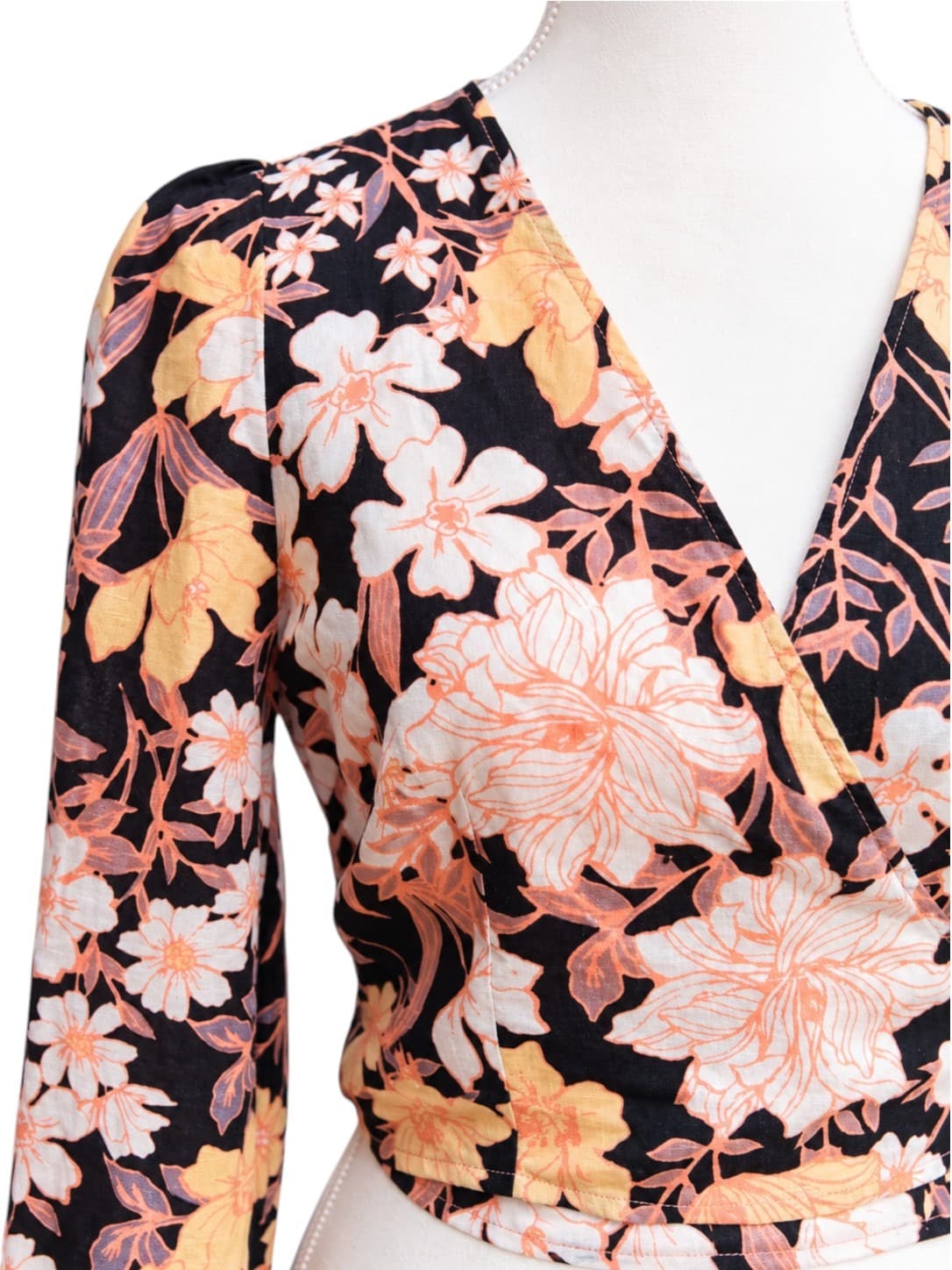 Kivari Floral Print Wrap Top Long Sleeve Black Peach Women's 8 — photo 2 of 8