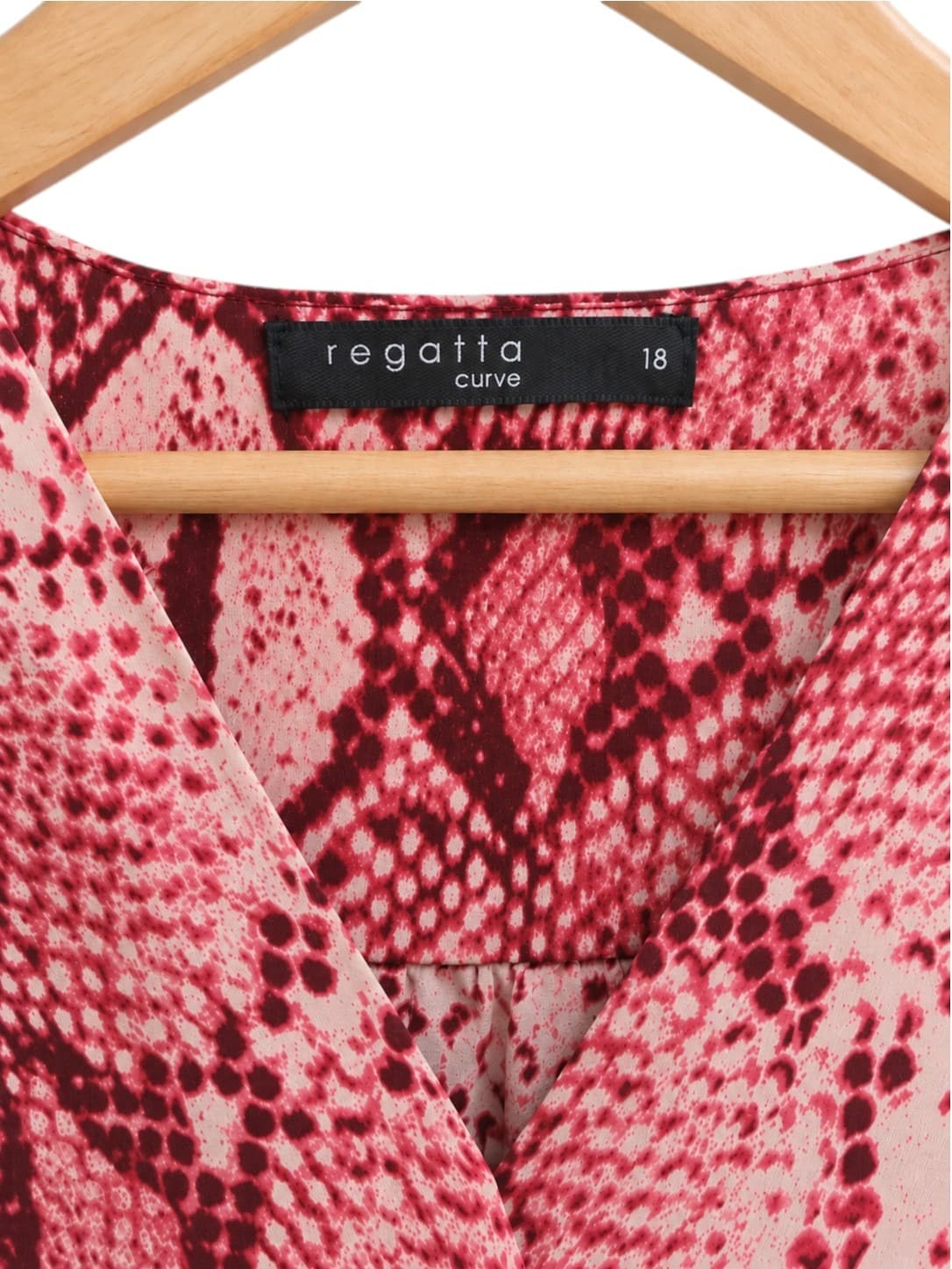 REGATTA CURVE Red Pink Snake Print V-Neck Blouse Size 18 — photo 5 of 6