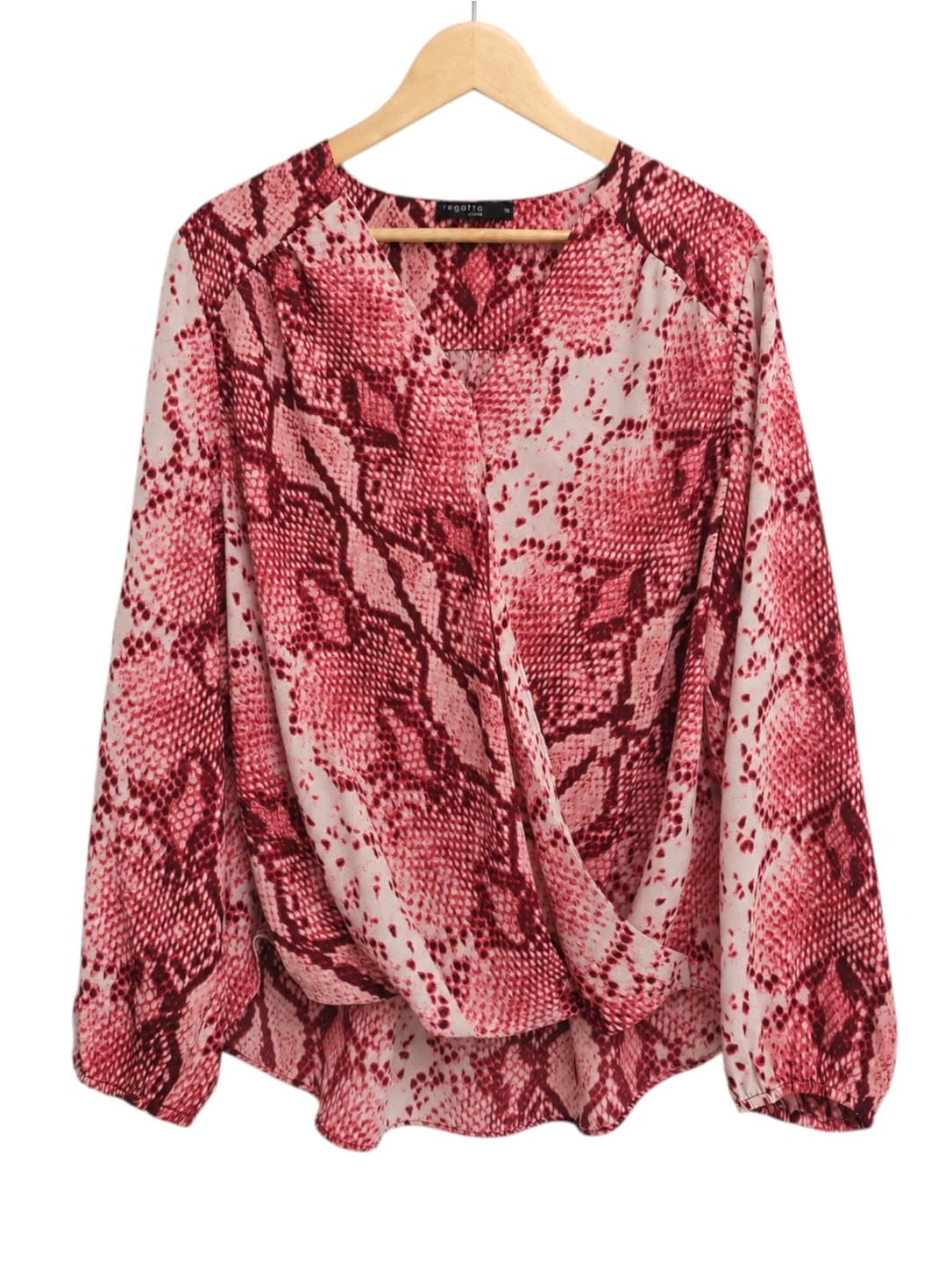 REGATTA CURVE Red Pink Snake Print V-Neck Blouse Size 18 — photo 1 of 6