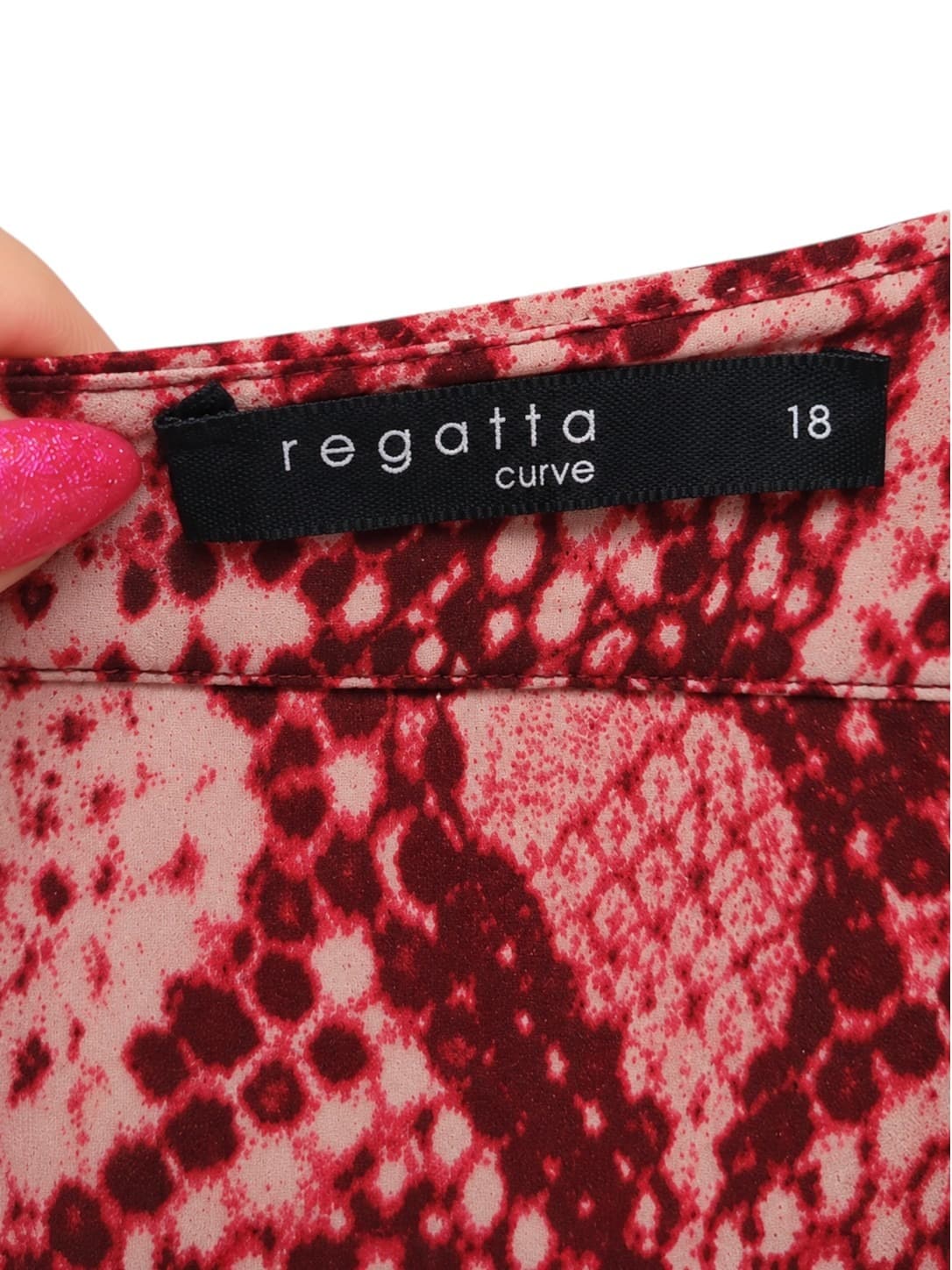 REGATTA CURVE Red Pink Snake Print V-Neck Blouse Size 18 — photo 6 of 6
