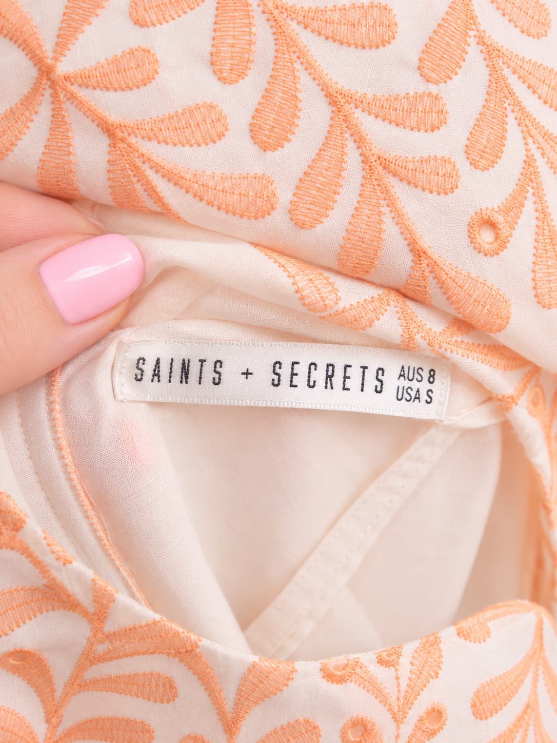 Saints + Secrets Womens Mini Dress Size 8 White Peach Embroidered Boho Rayon — photo 7 of 7