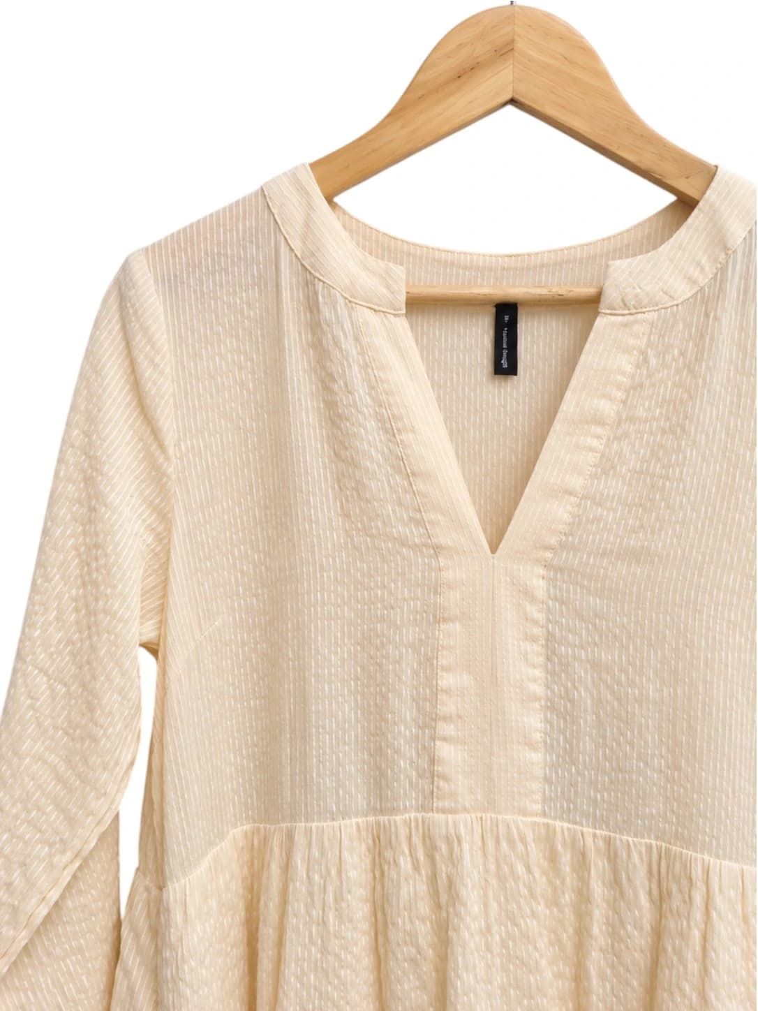 STAPLE THE LABEL Cream Textured Tiered V-Neck Mini Dress Size 10 — photo 2 of 7