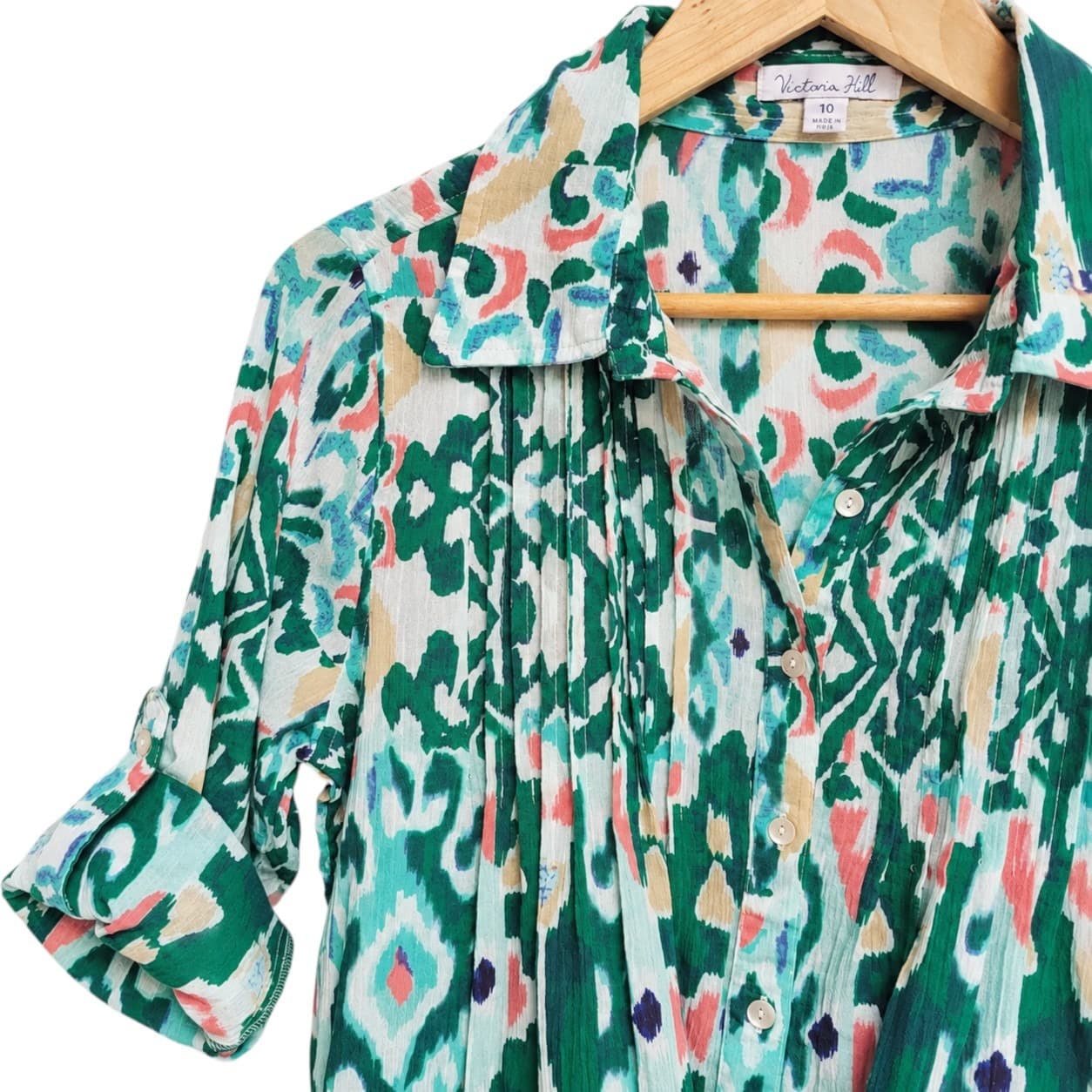 VICTORIA HILL Green Abstract Print Button Down Tie Waist Blouse Size 10 — photo 1 of 9