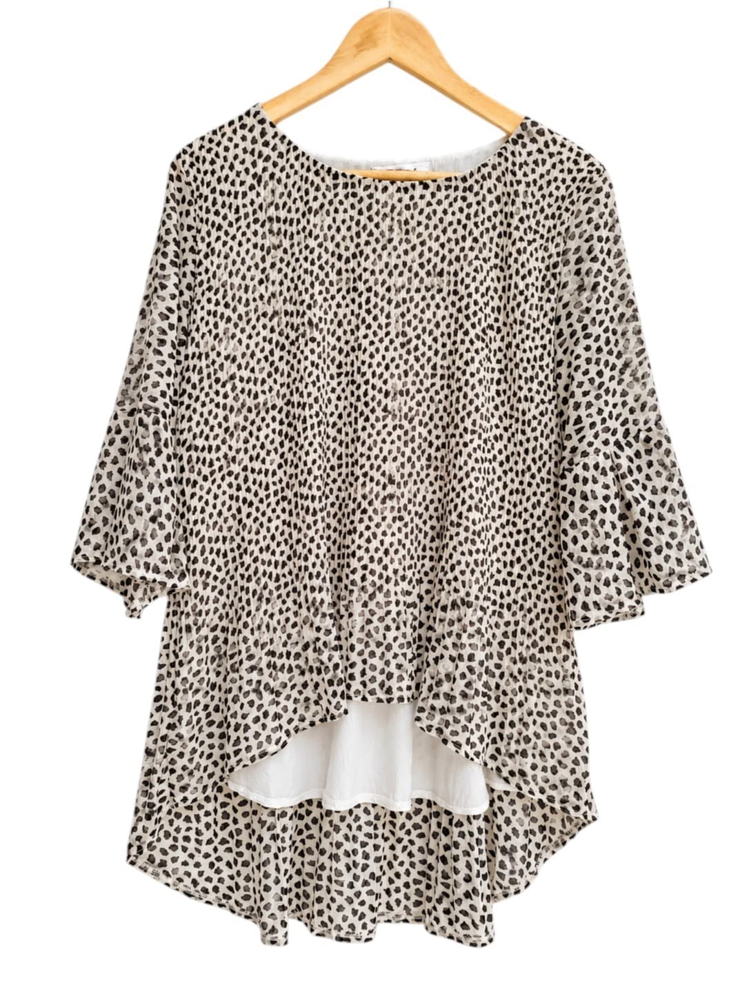 VINE APPAREL Black White Animal Print Pleated Bell Sleeve Top Size 10 — photo 1 of 7