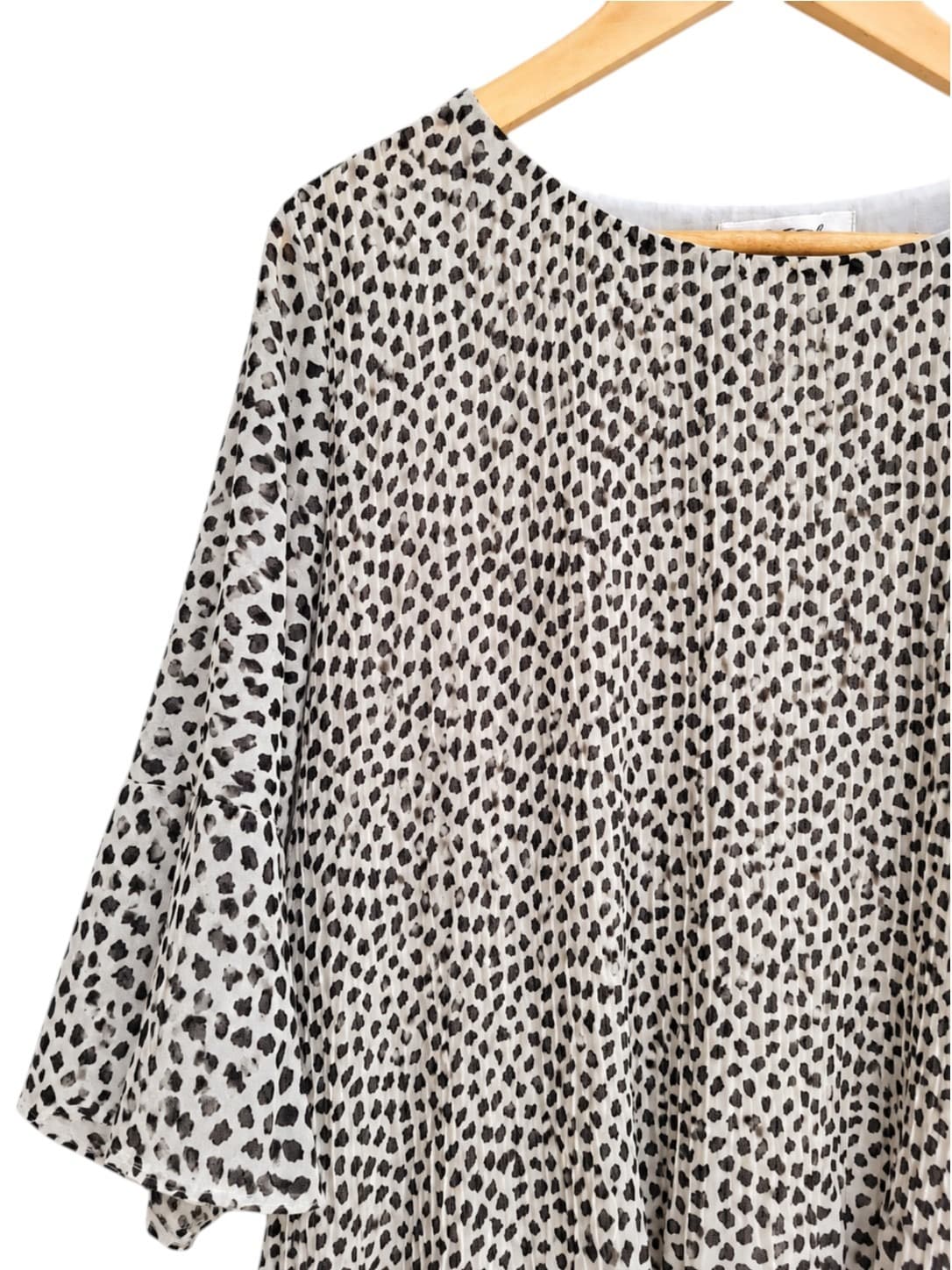 VINE APPAREL Black White Animal Print Pleated Bell Sleeve Top Size 10 — photo 2 of 7