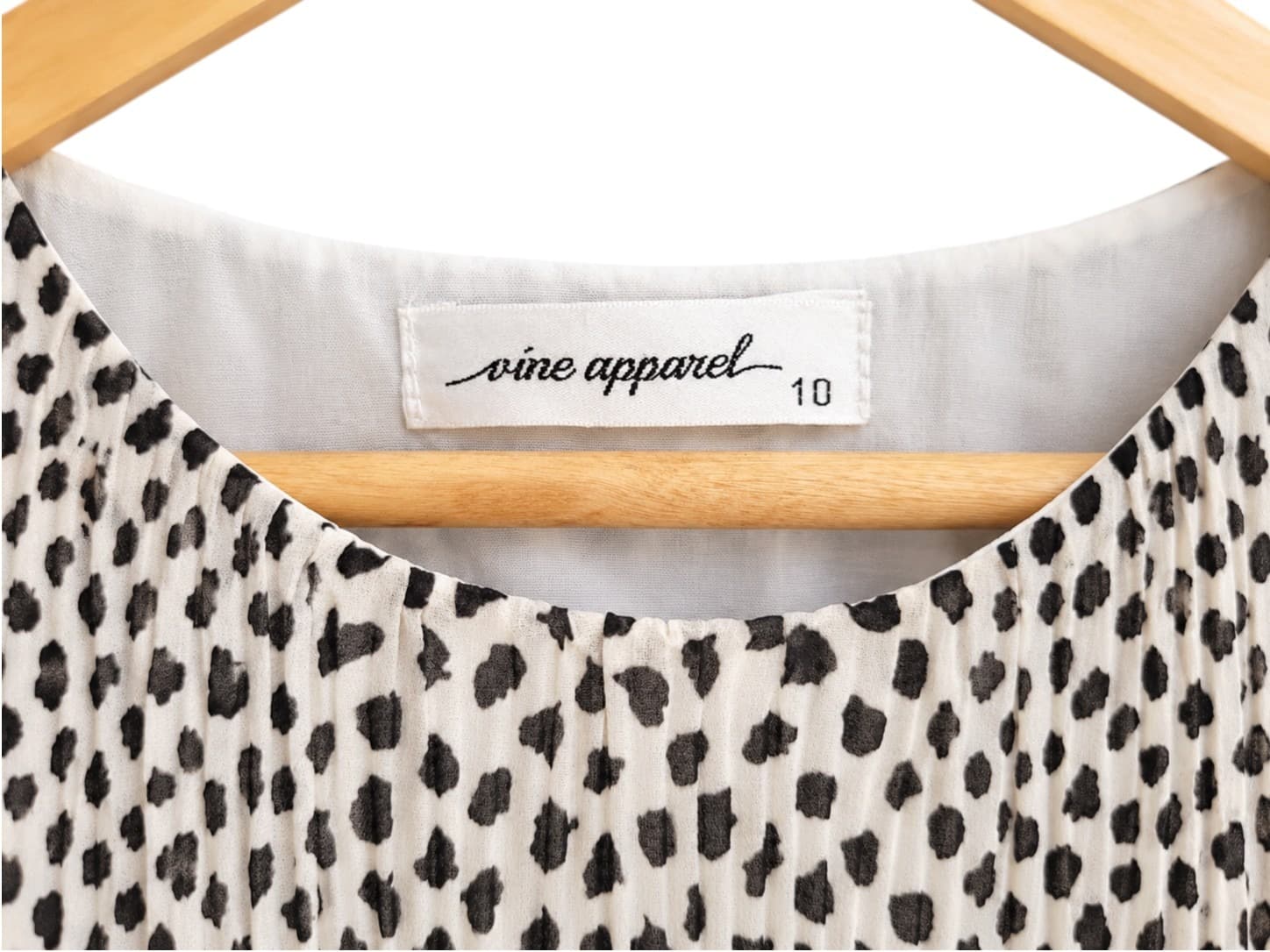 VINE APPAREL Black White Animal Print Pleated Bell Sleeve Top Size 10 — photo 5 of 7