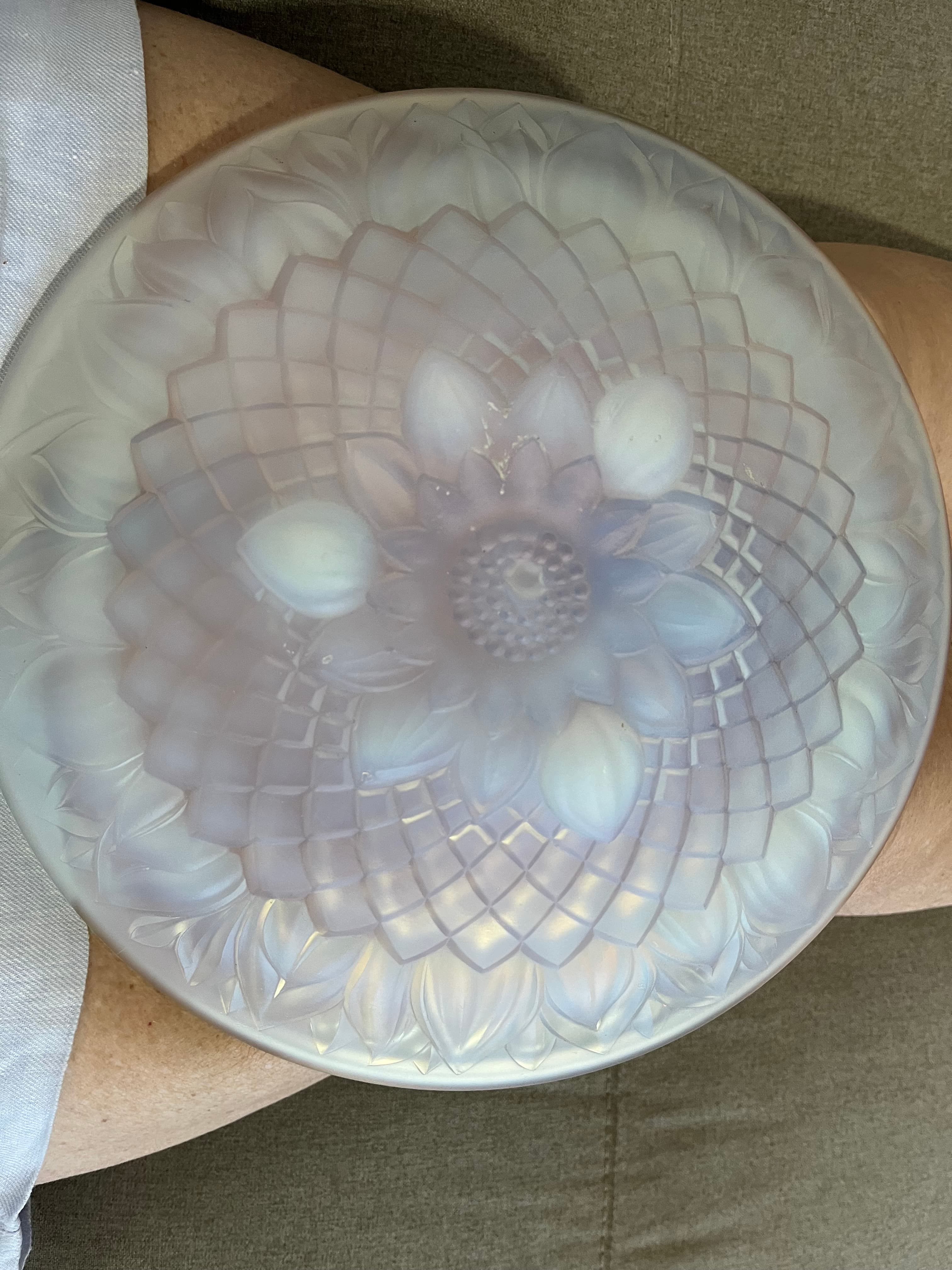 Art Deco Opalescent Bowl in the style of Andre Hunebelle made in France — photo 3 of 10