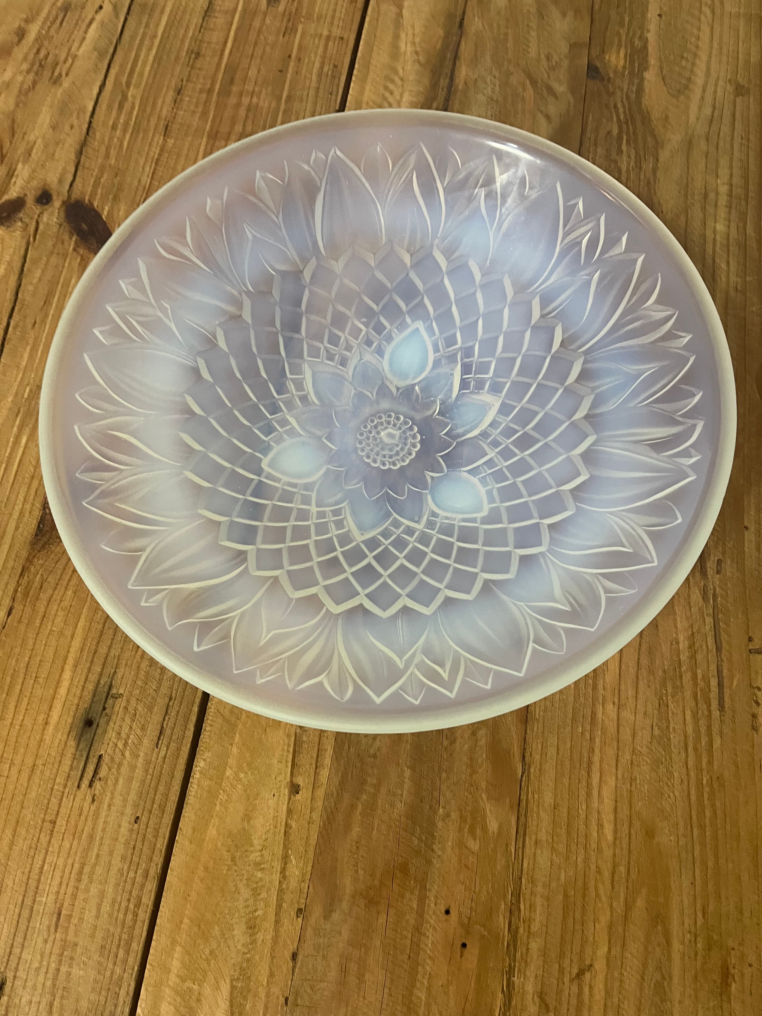 Art Deco Opalescent Bowl in the style of Andre Hunebelle made in France — photo 4 of 10