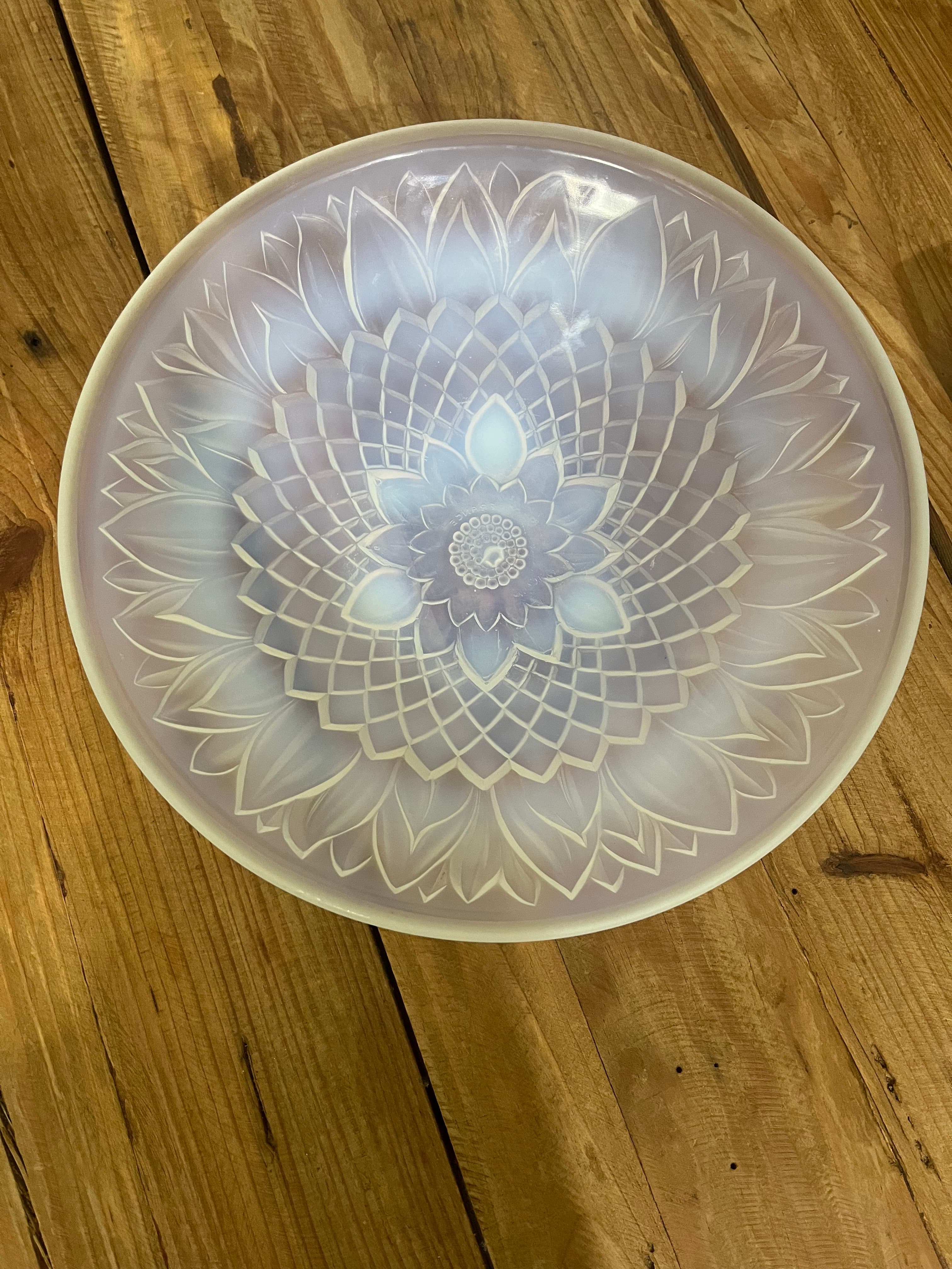Art Deco Opalescent Bowl in the style of Andre Hunebelle made in France — photo 5 of 10