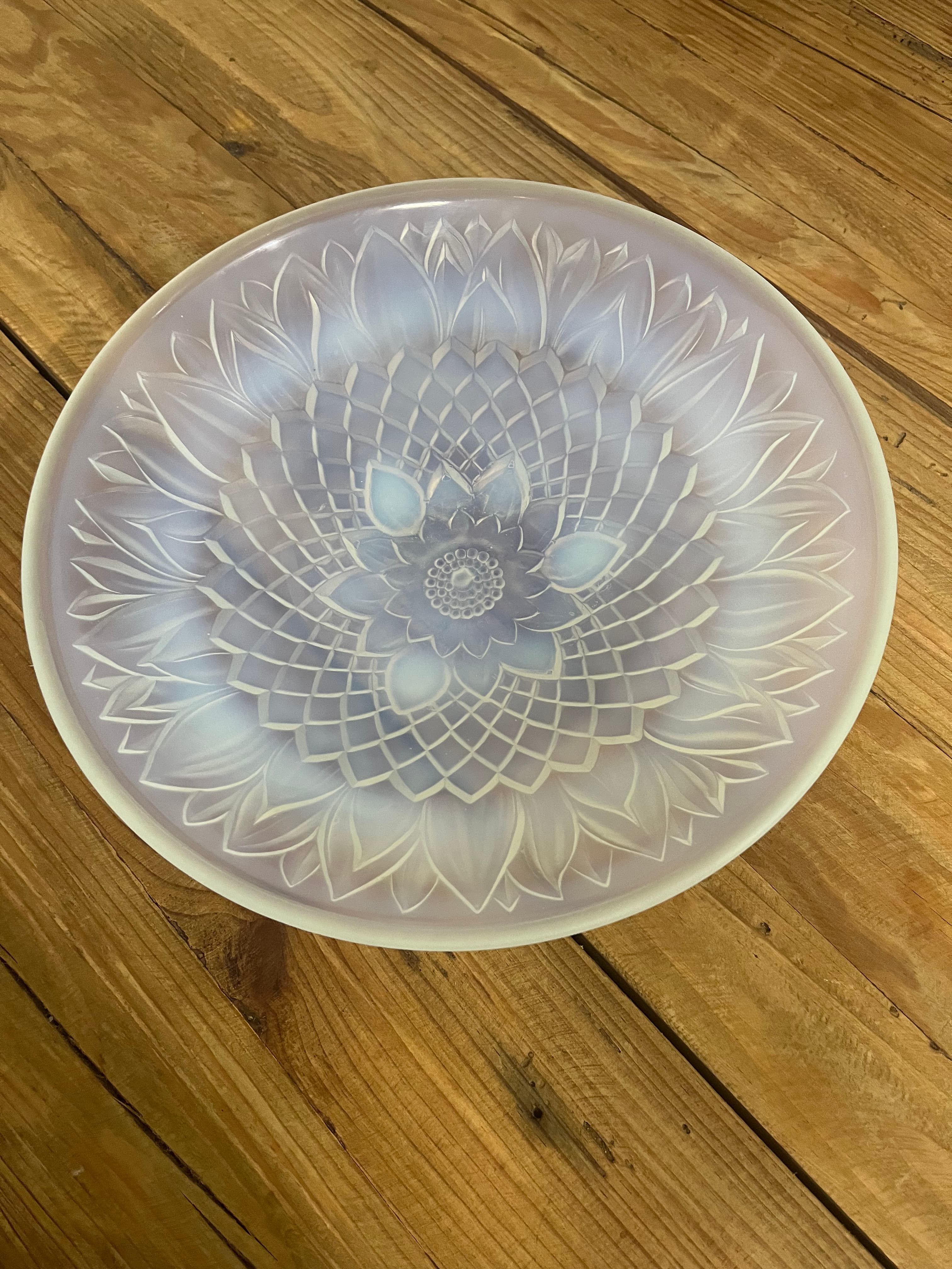 Art Deco Opalescent Bowl in the style of Andre Hunebelle made in France — photo 8 of 10