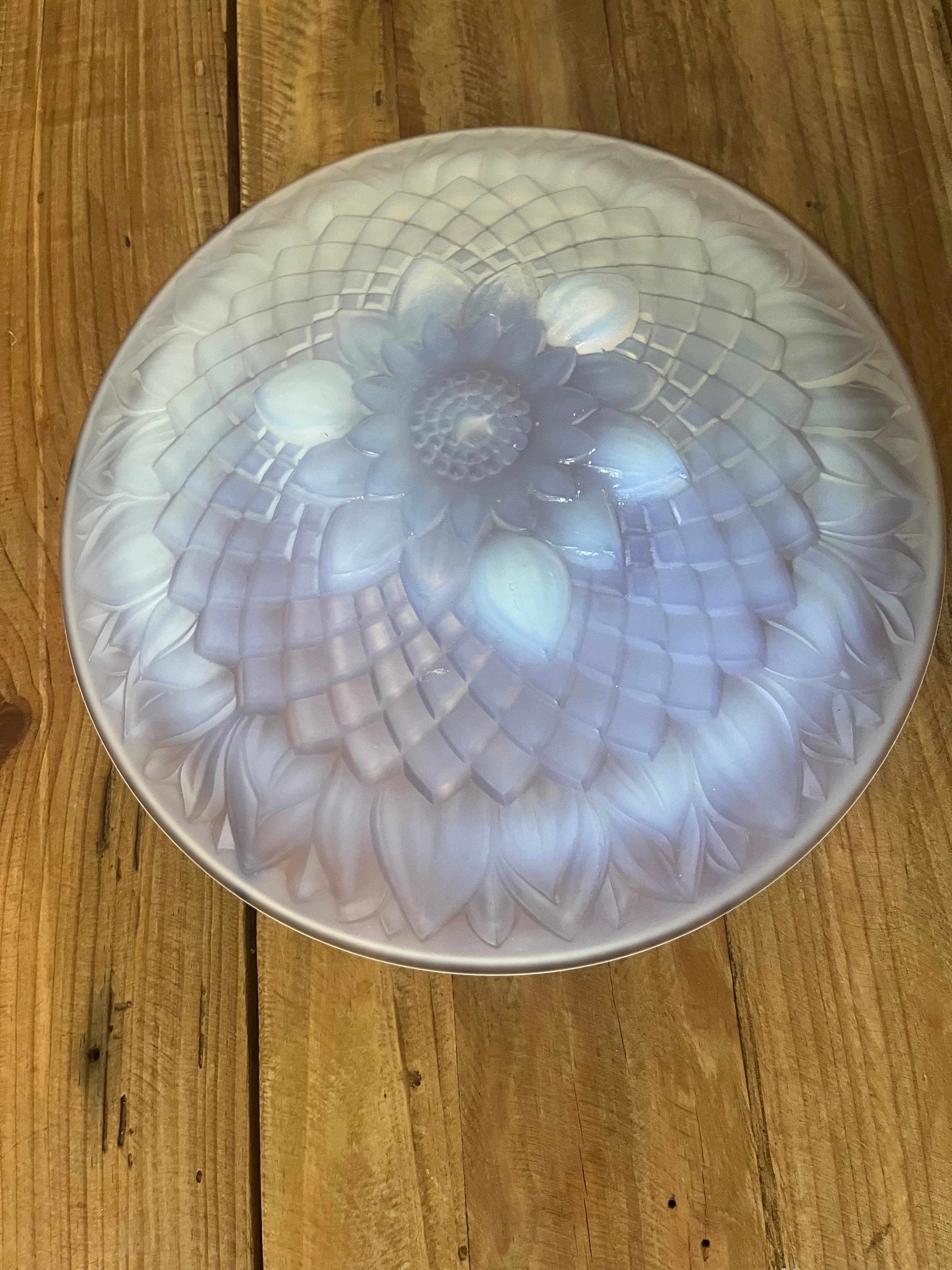 Art Deco Opalescent Bowl in the style of Andre Hunebelle made in France — photo 9 of 10