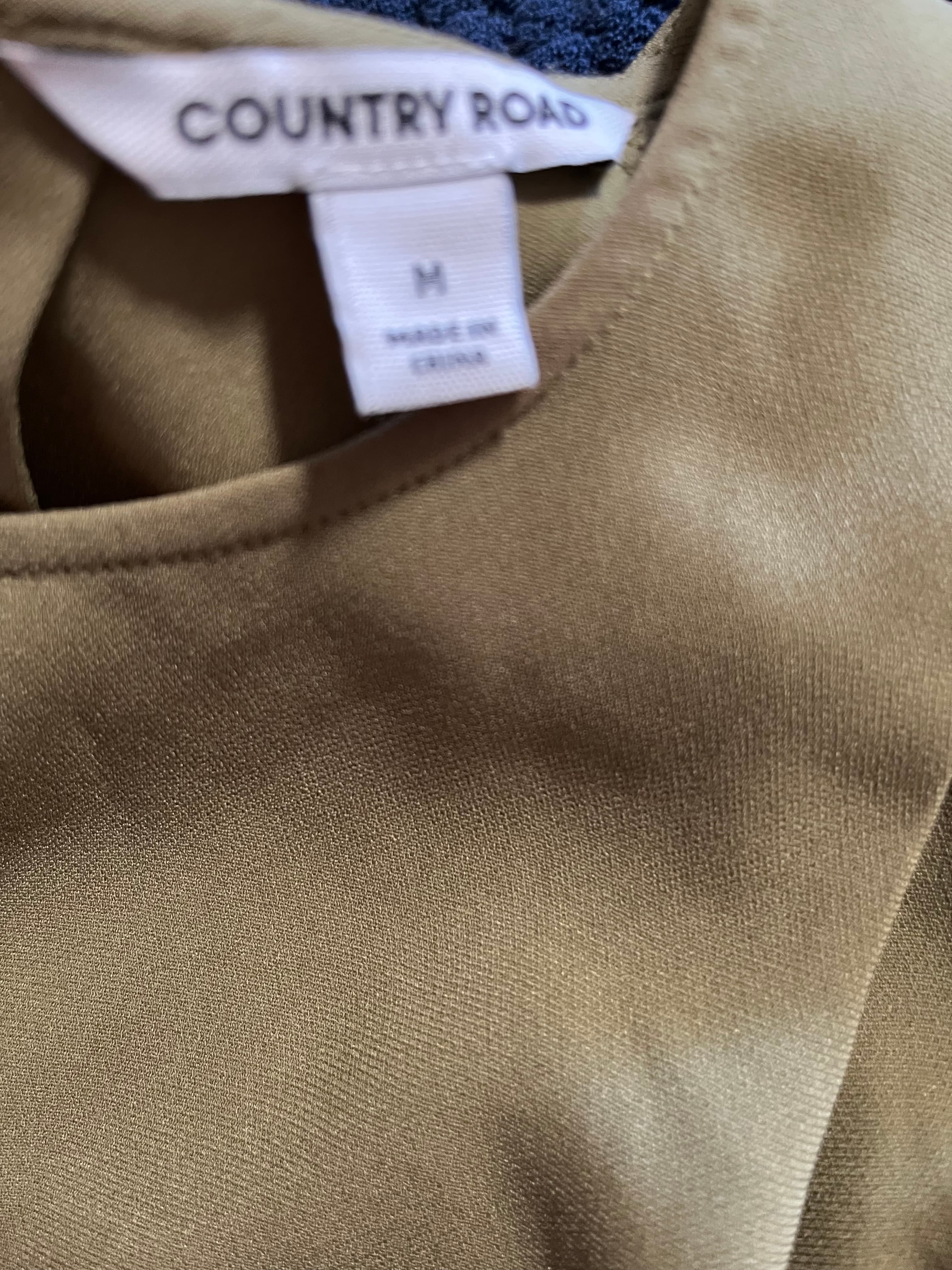 Country Road Olive Green Pleated Back Blouse Size M — photo 4 of 5