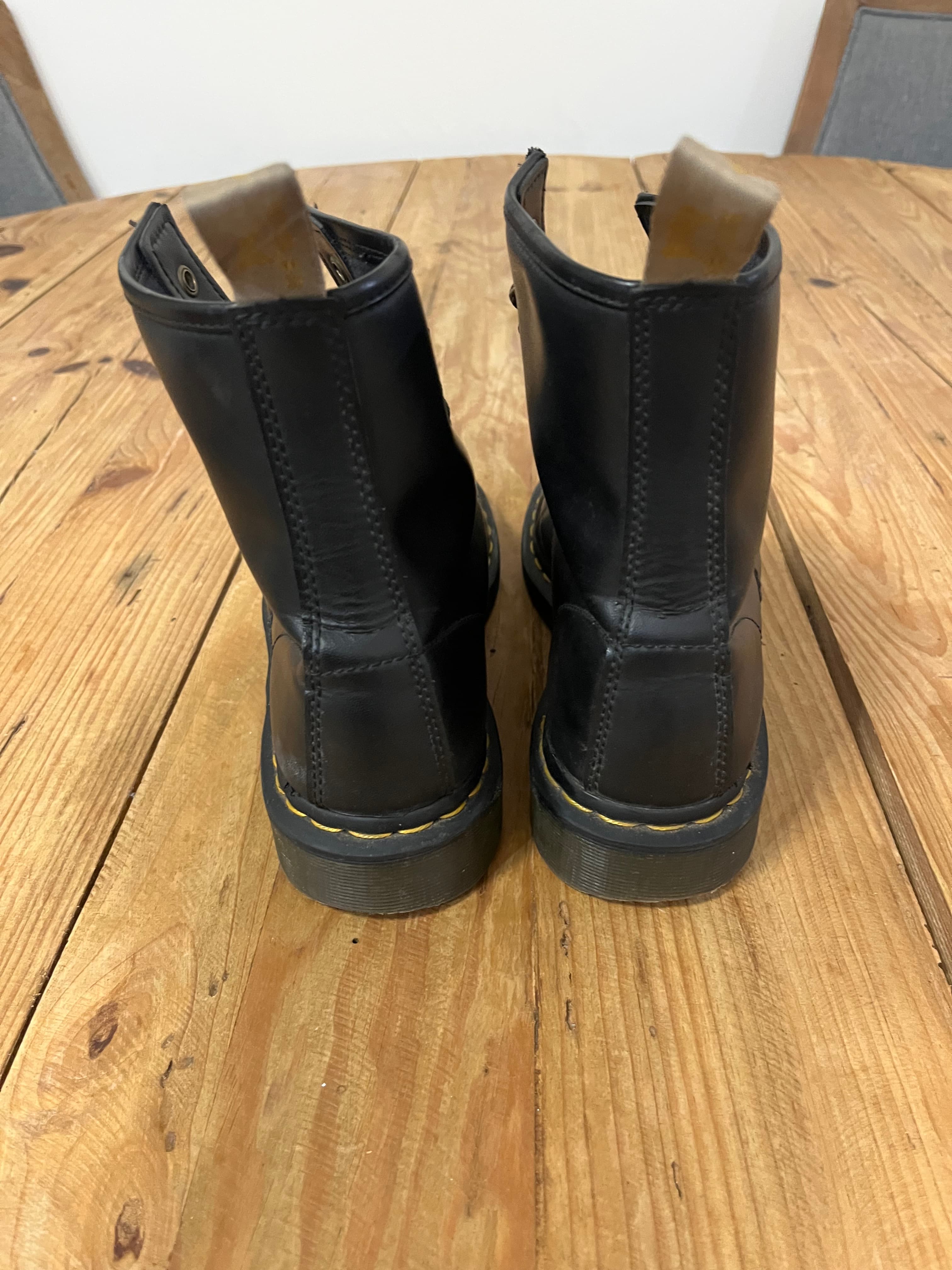 Dr Martens Vegan Leather Style Combat Lace Up Boots Size EU42 UK8 US9 — photo 3 of 6