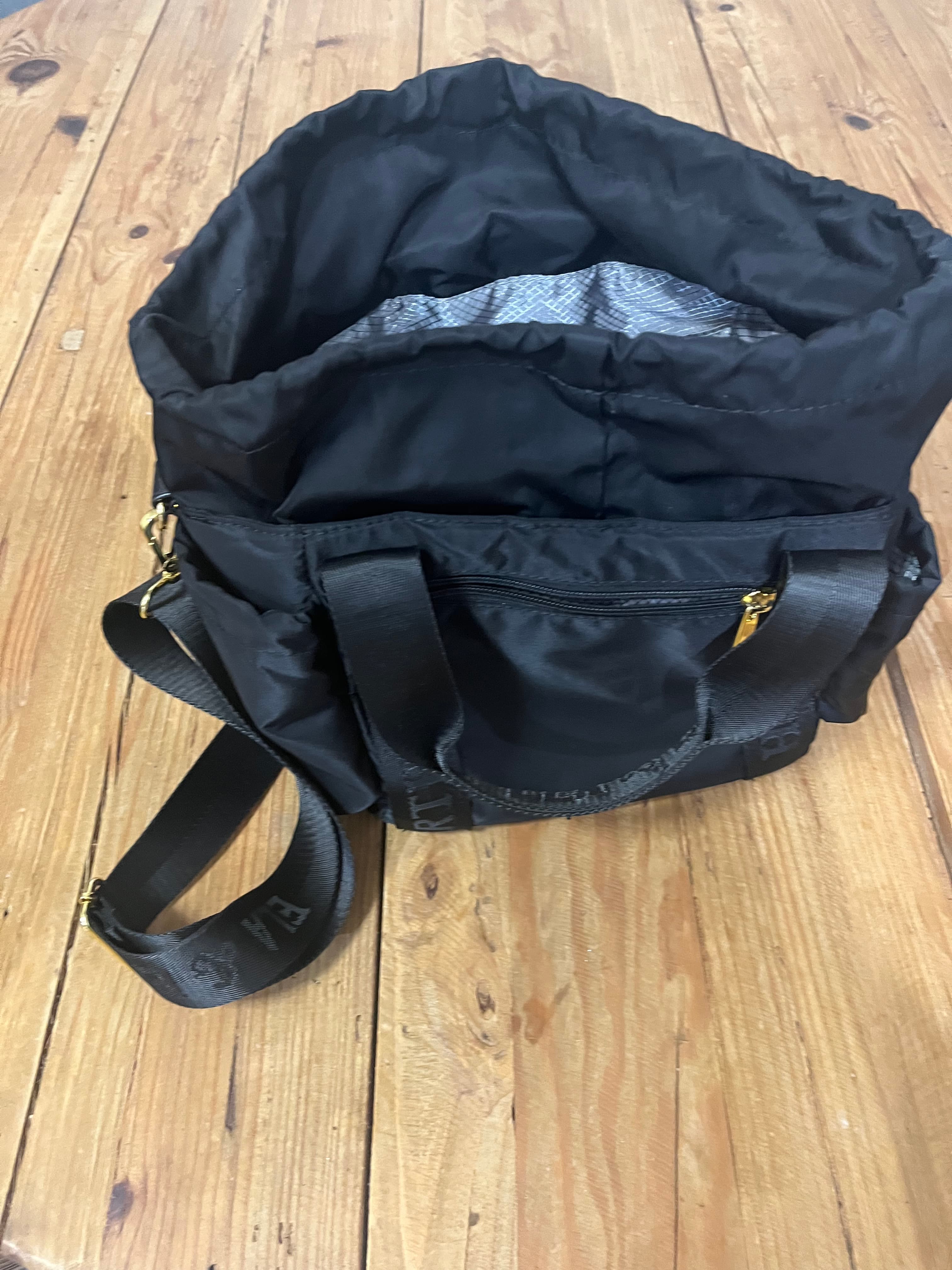 Ela & Earth Black Nylon Drawstring Crossbody Lunch Bucket Bag — photo 5 of 9