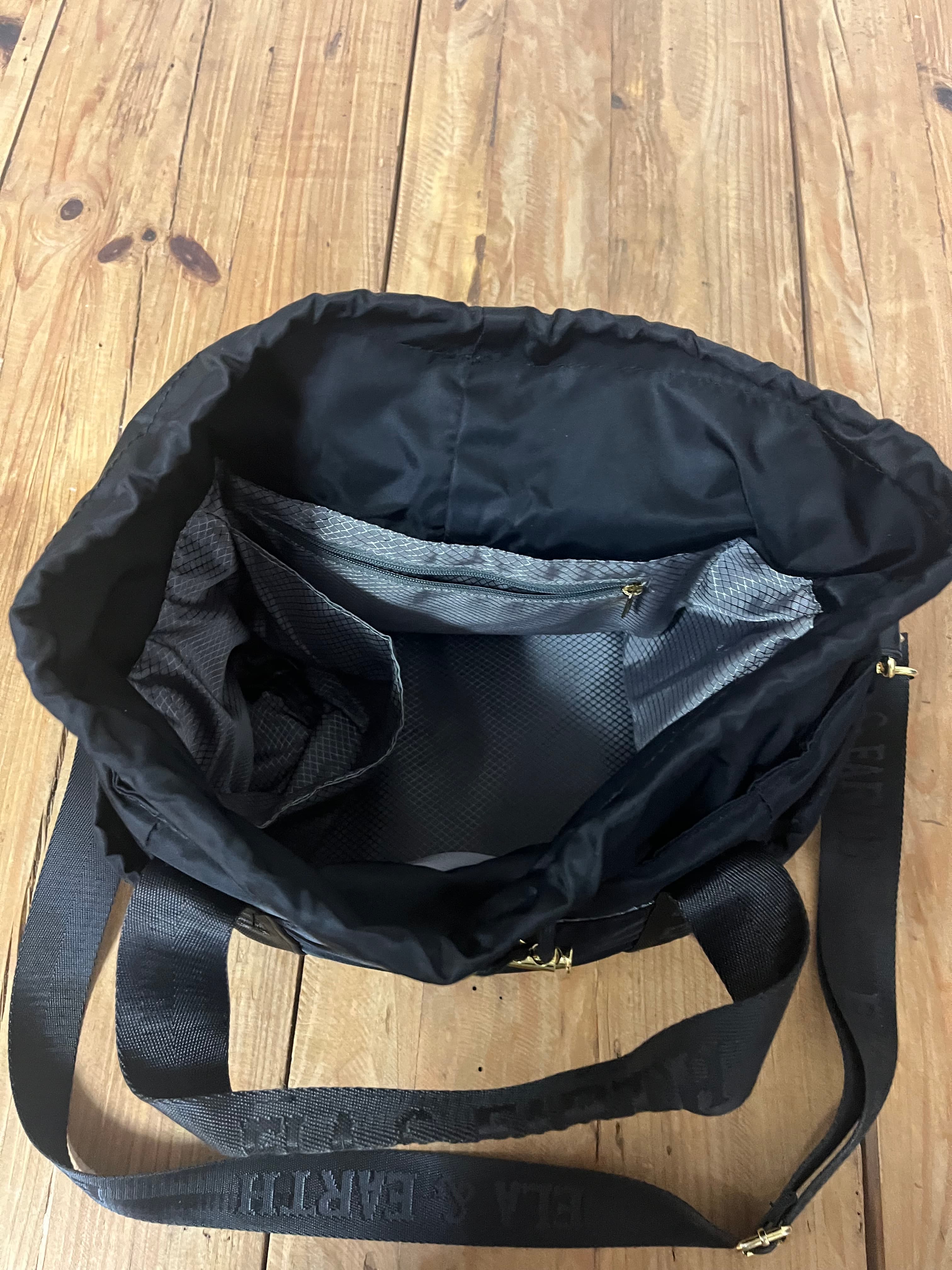 Ela & Earth Black Nylon Drawstring Crossbody Lunch Bucket Bag — photo 8 of 9
