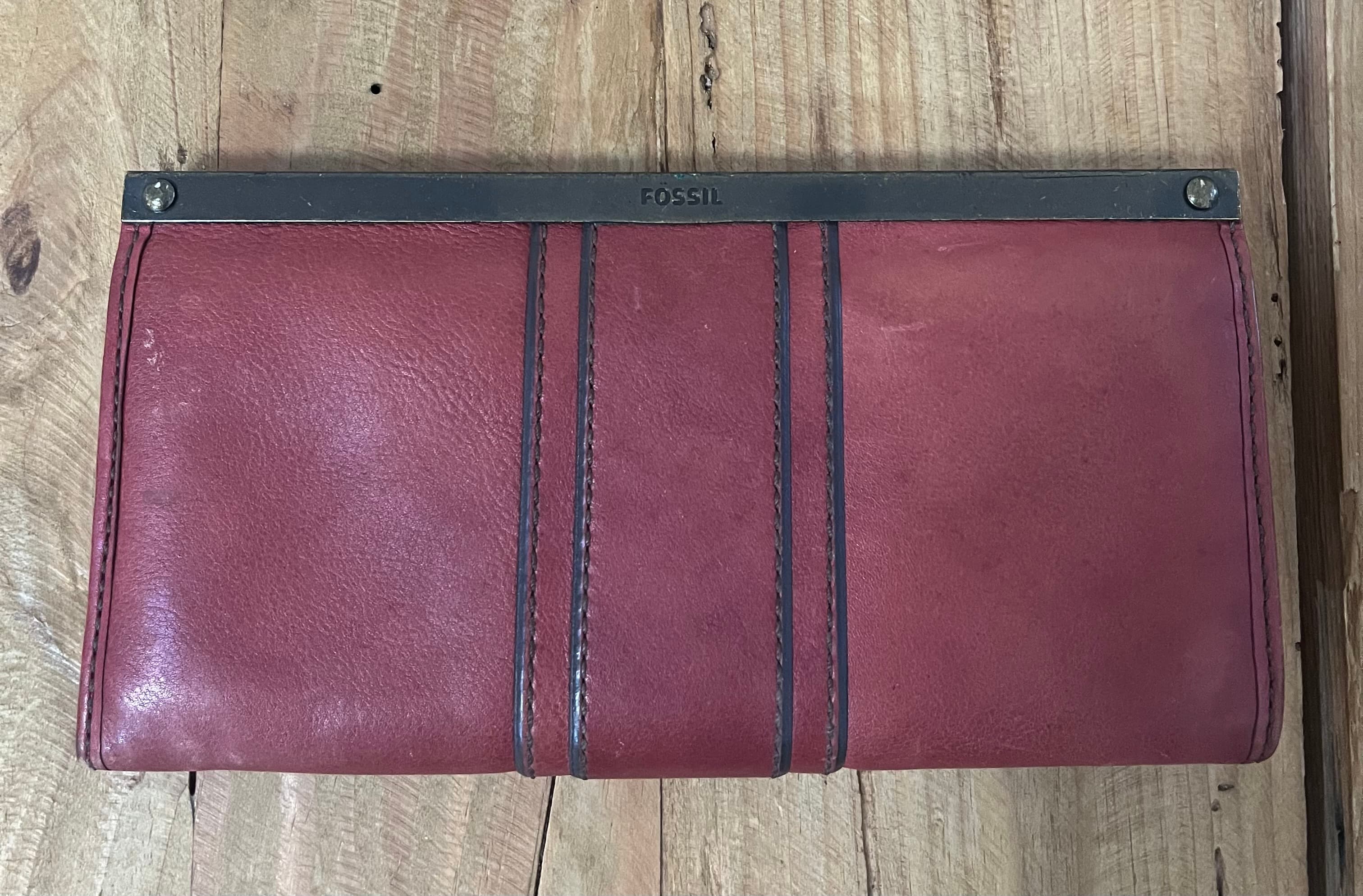 Fossil Red Leather Clutch Wallet With Metal Clasp — photo 4 of 6
