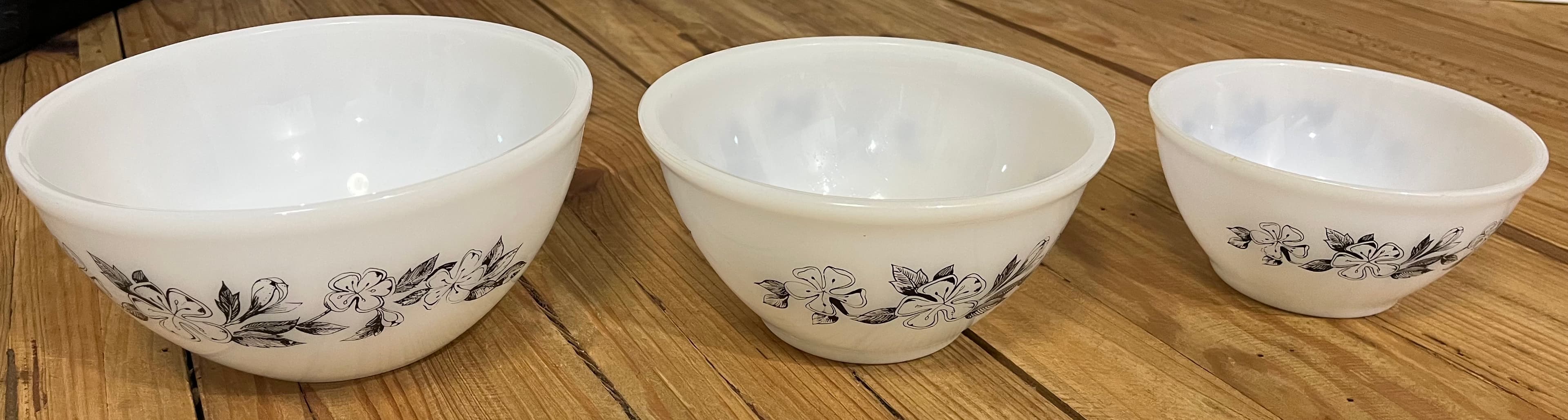 Pyrex Agee 'Tiki set of 3 nesting bowls vintage 1960's — photo 1 of 14