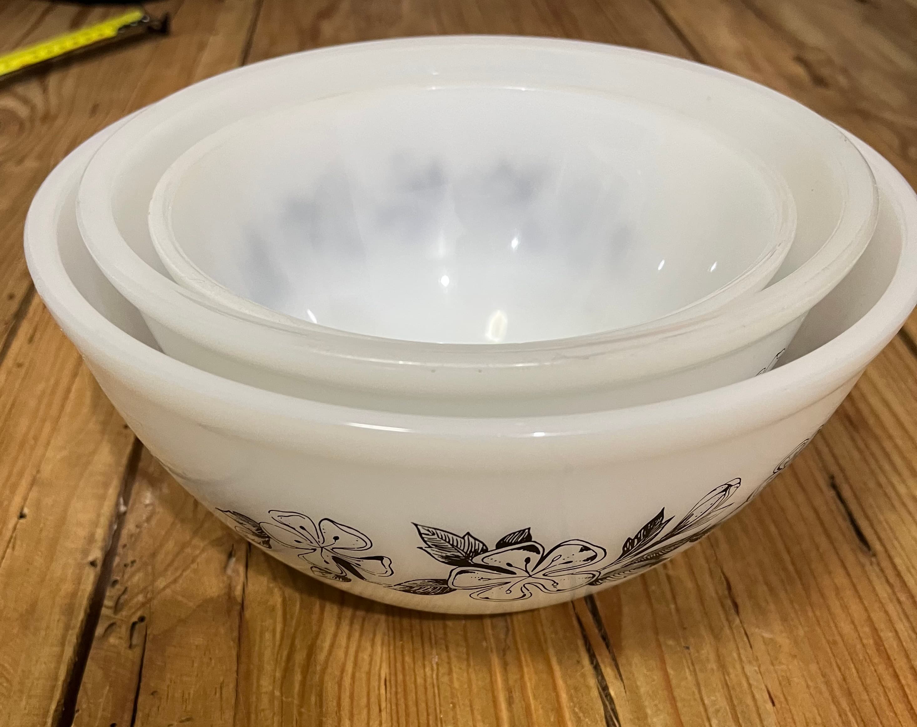 Pyrex Agee 'Tiki set of 3 nesting bowls vintage 1960's — photo 14 of 14