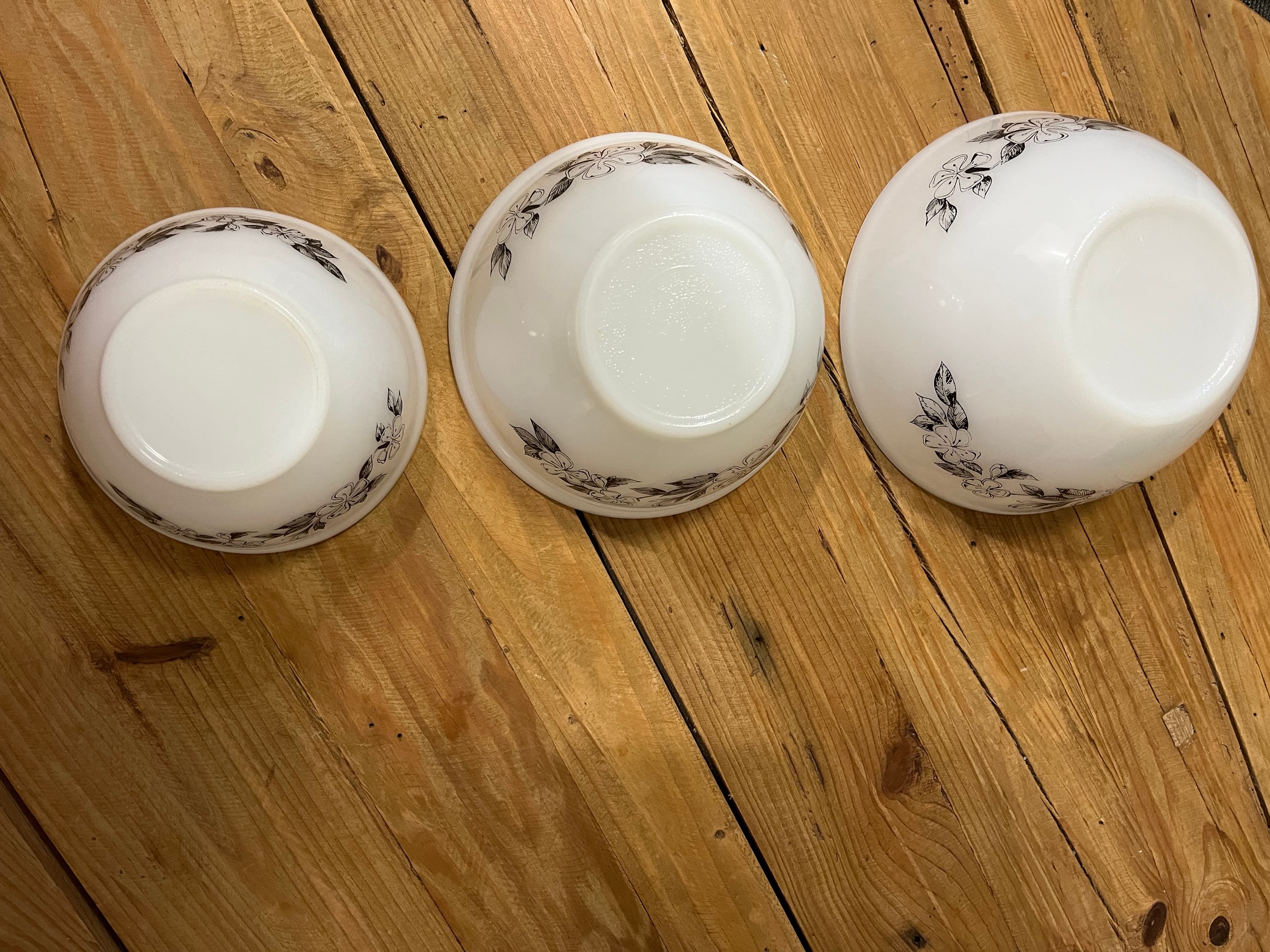 Pyrex Agee 'Tiki set of 3 nesting bowls vintage 1960's — photo 3 of 14
