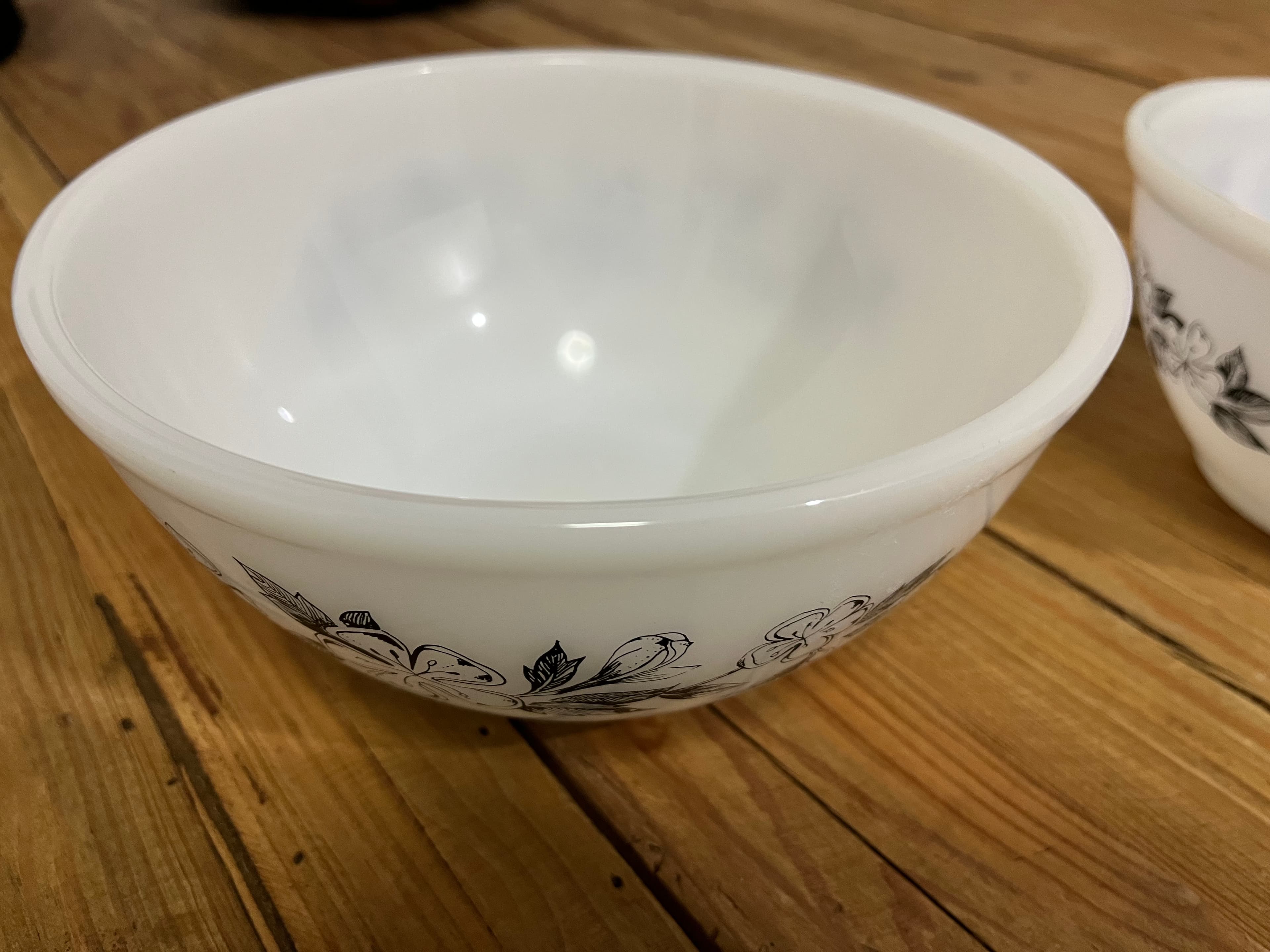 Pyrex Agee 'Tiki set of 3 nesting bowls vintage 1960's — photo 4 of 14
