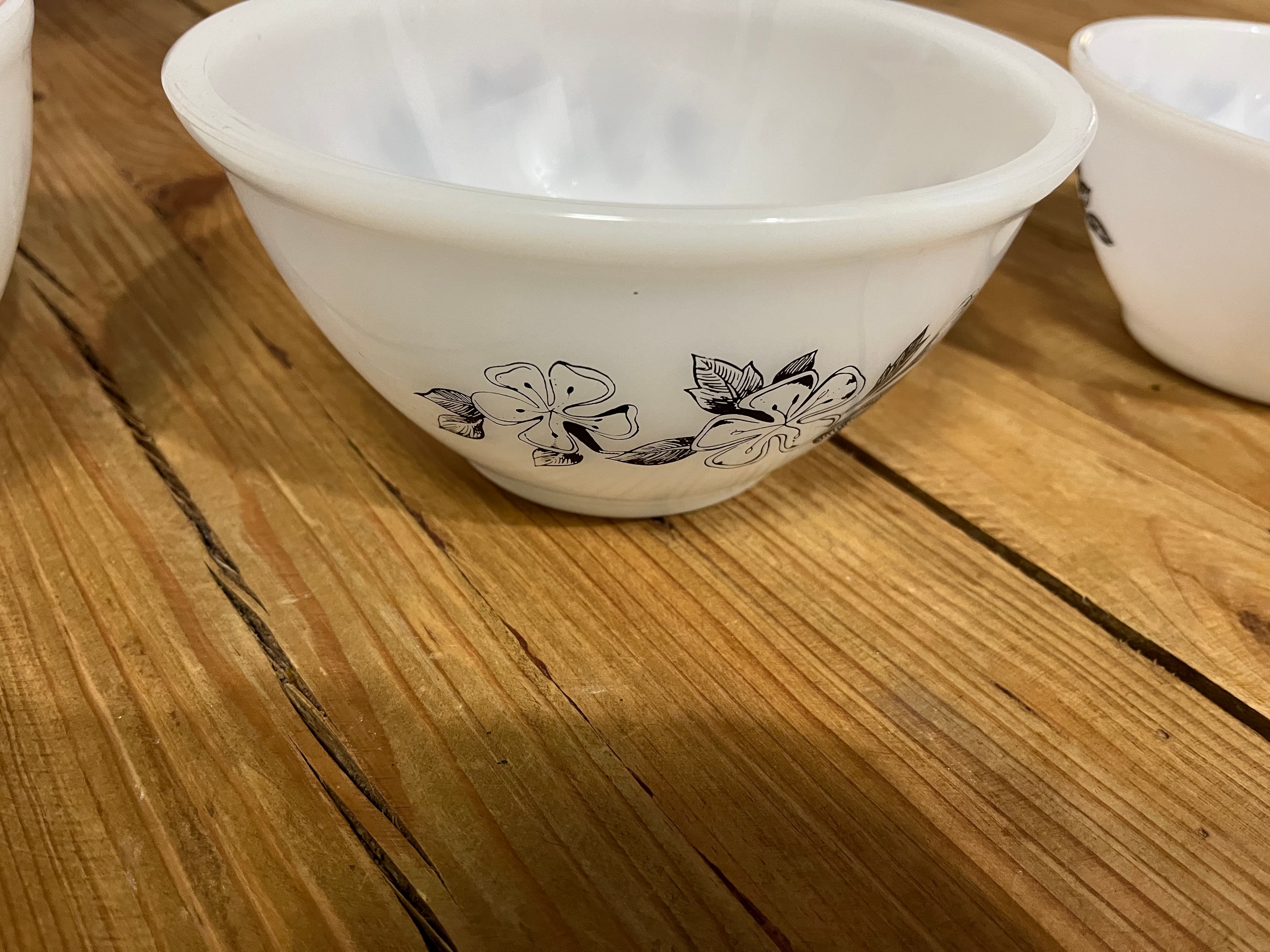 Pyrex Agee 'Tiki set of 3 nesting bowls vintage 1960's — photo 5 of 14