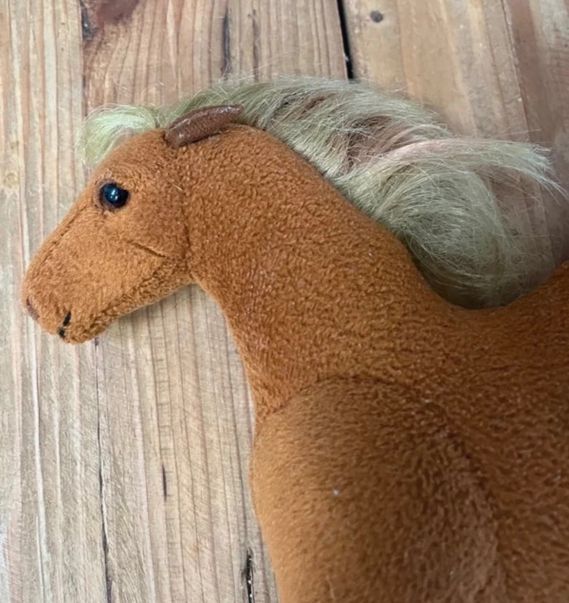 Vintage 2002 The Saddle Club Brown Horse Plush Toy With White Socks and poseable legs — photo 4 of 9