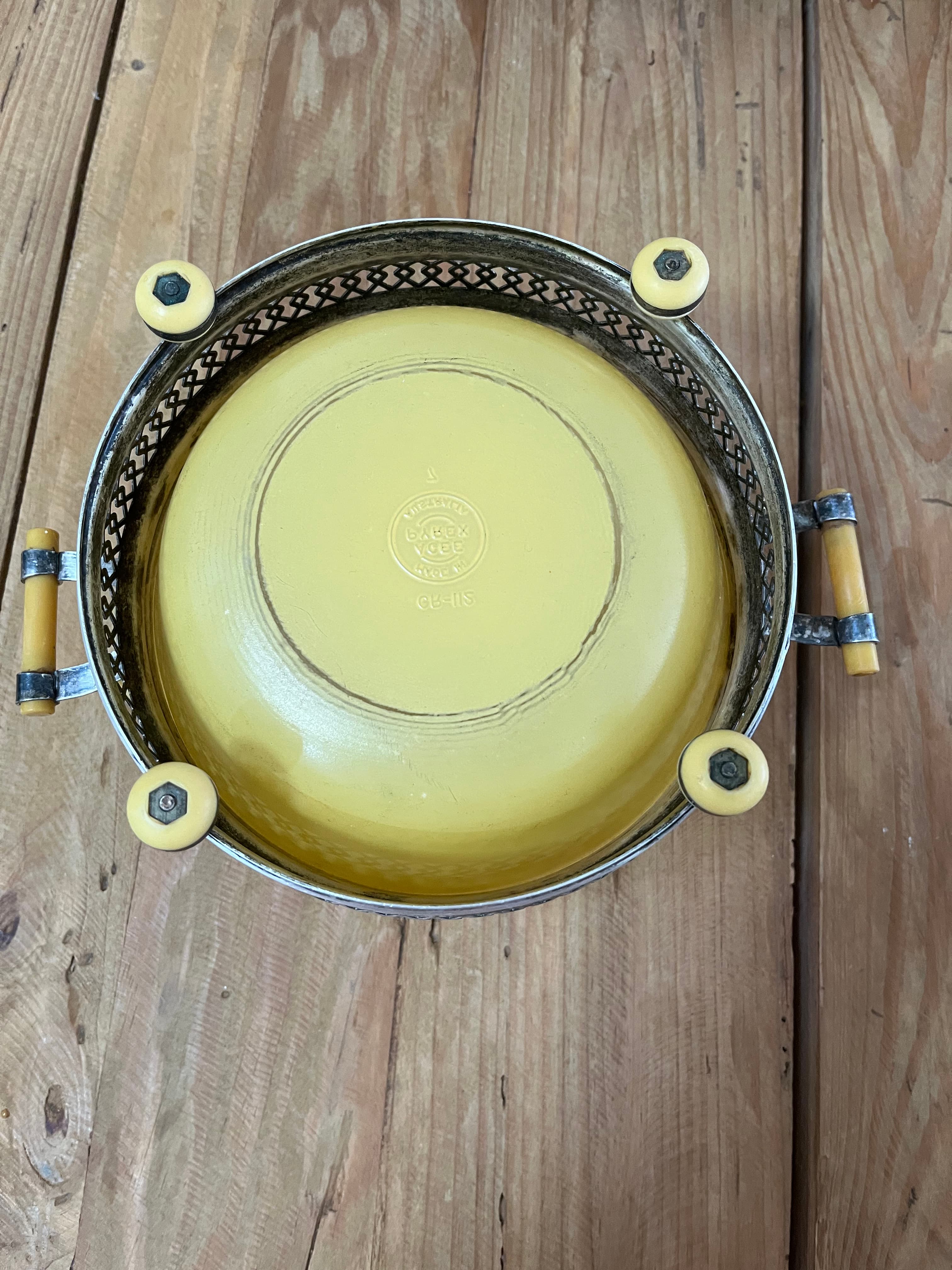 Vintage Agee AGEE PYREX Yellow Casserole Dish With Metal Warming Stand — photo 14 of 14
