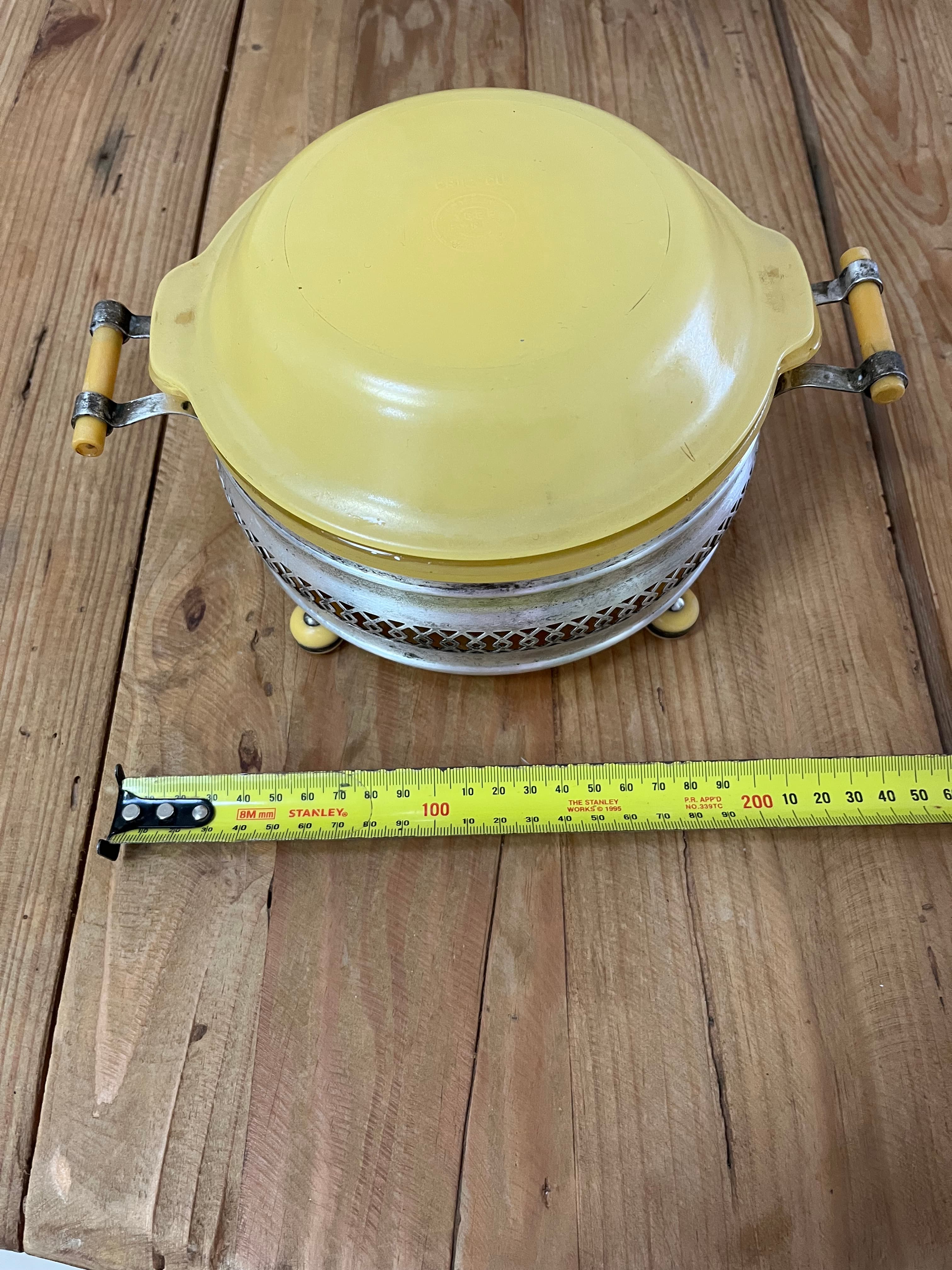 Vintage Agee AGEE PYREX Yellow Casserole Dish With Metal Warming Stand — photo 2 of 14