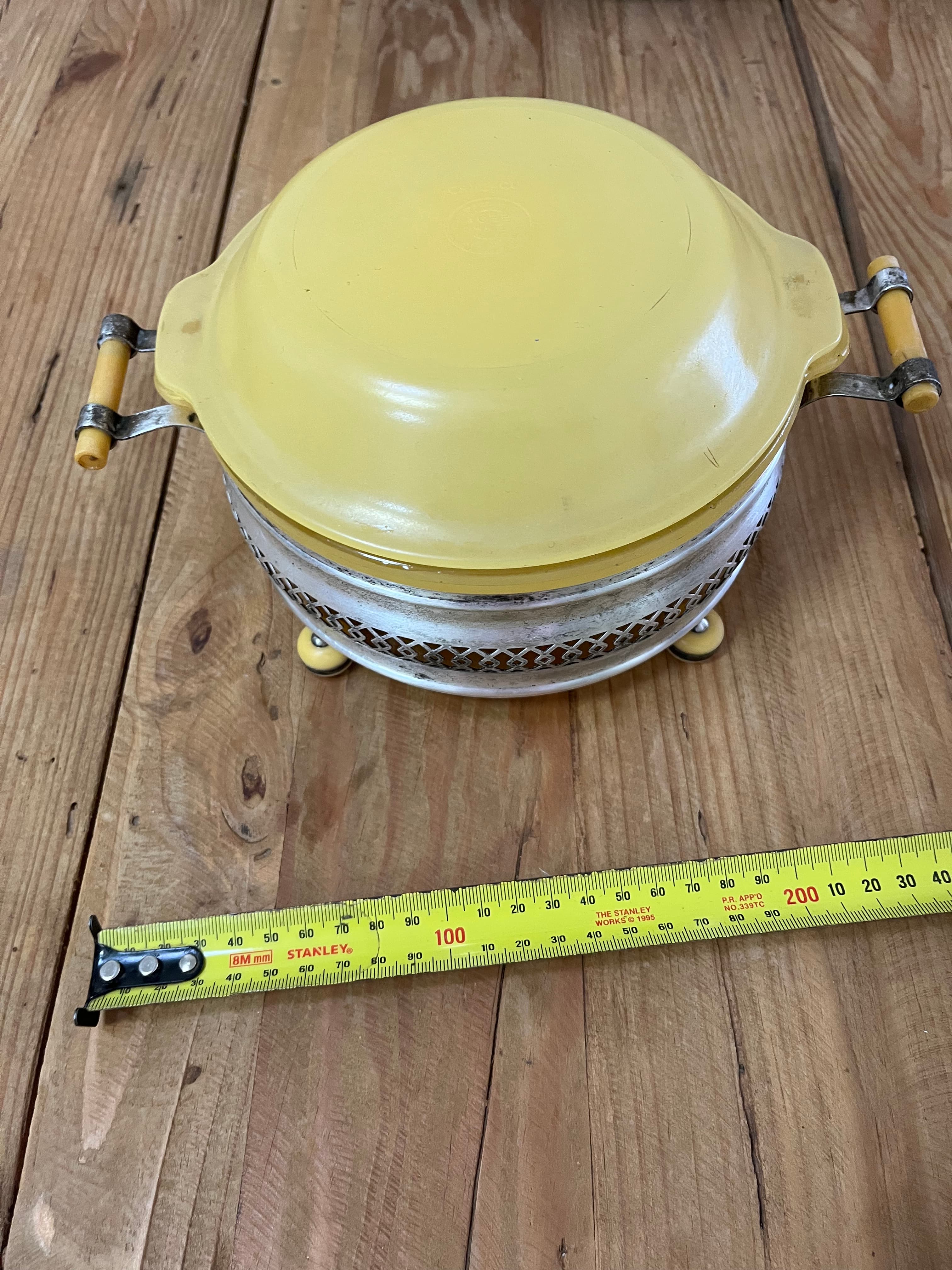 Vintage Agee AGEE PYREX Yellow Casserole Dish With Metal Warming Stand — photo 3 of 14