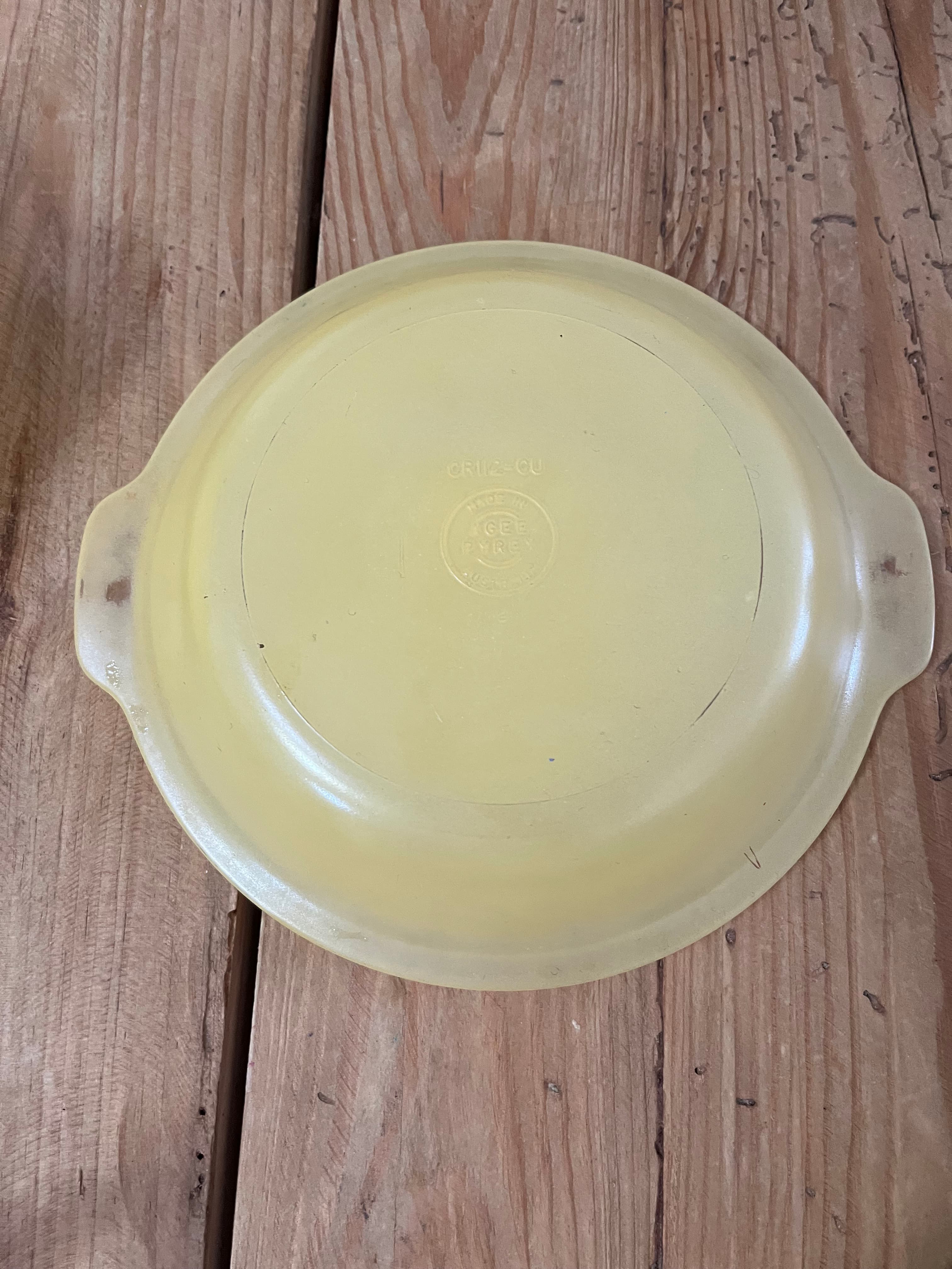 Vintage Agee AGEE PYREX Yellow Casserole Dish With Metal Warming Stand — photo 8 of 14
