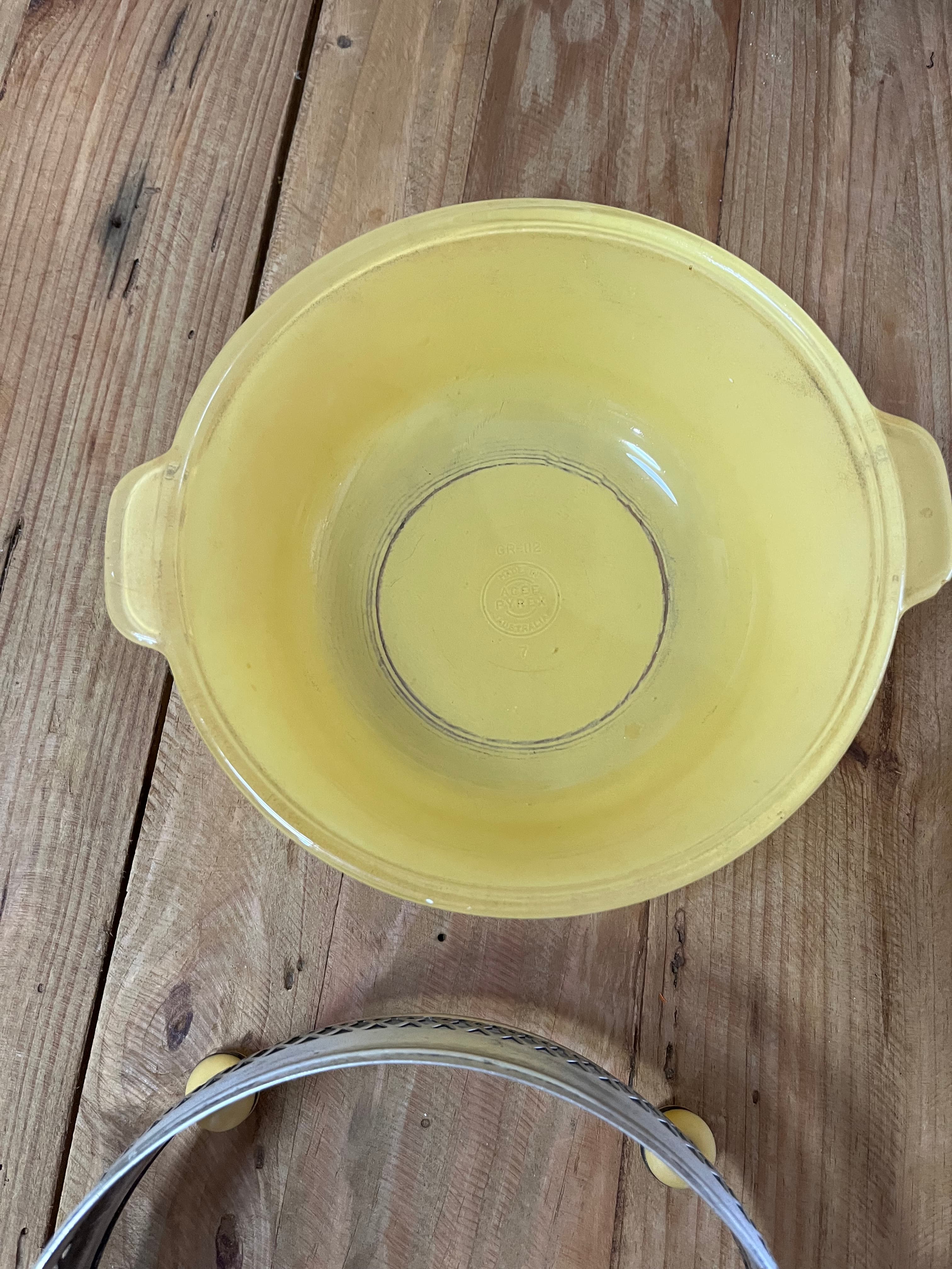 Vintage Agee AGEE PYREX Yellow Casserole Dish With Metal Warming Stand — photo 9 of 14