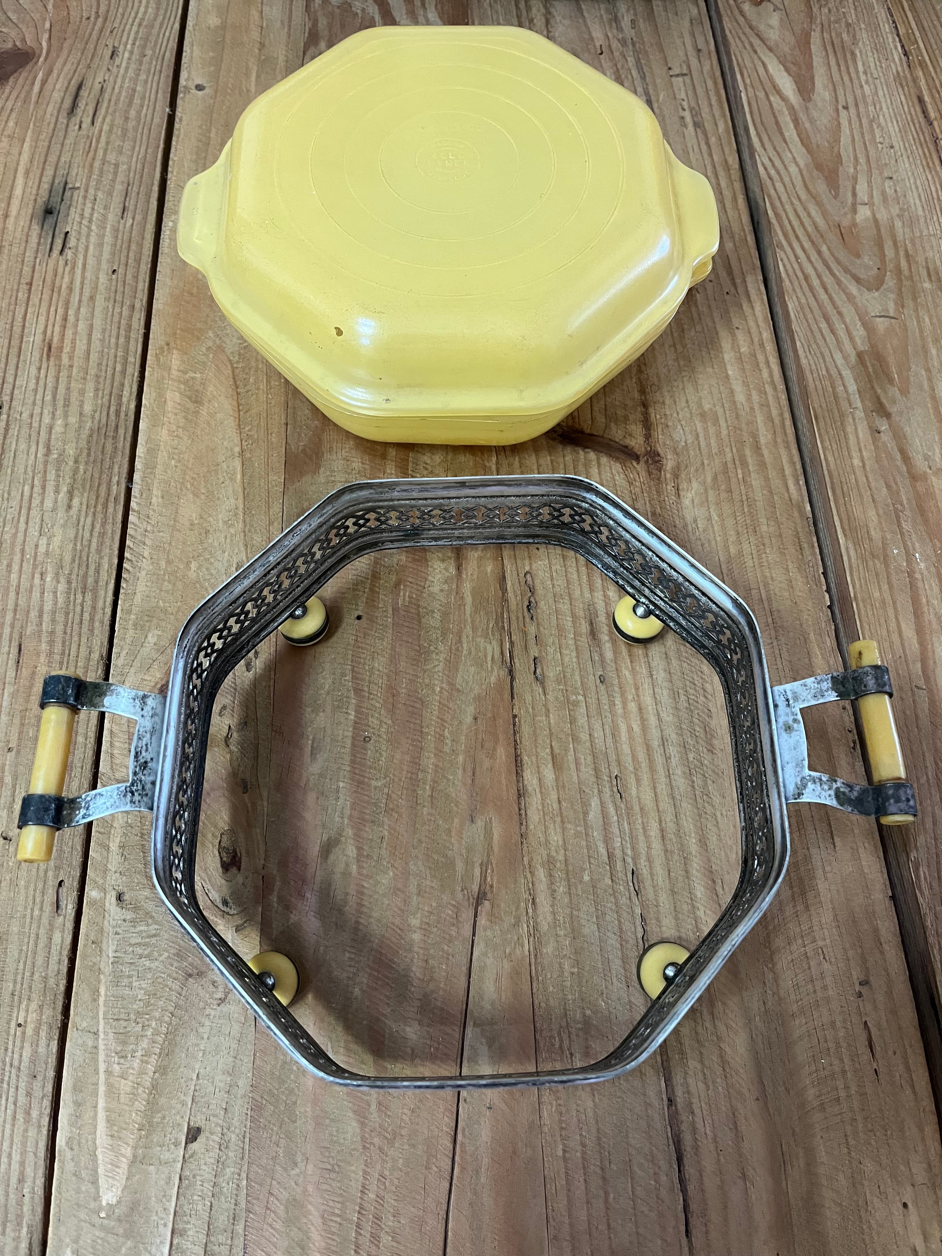 Vintage Agee Pyrex Yellow Octagonal Casserole Dish With Metal Warming Stand — photo 3 of 6