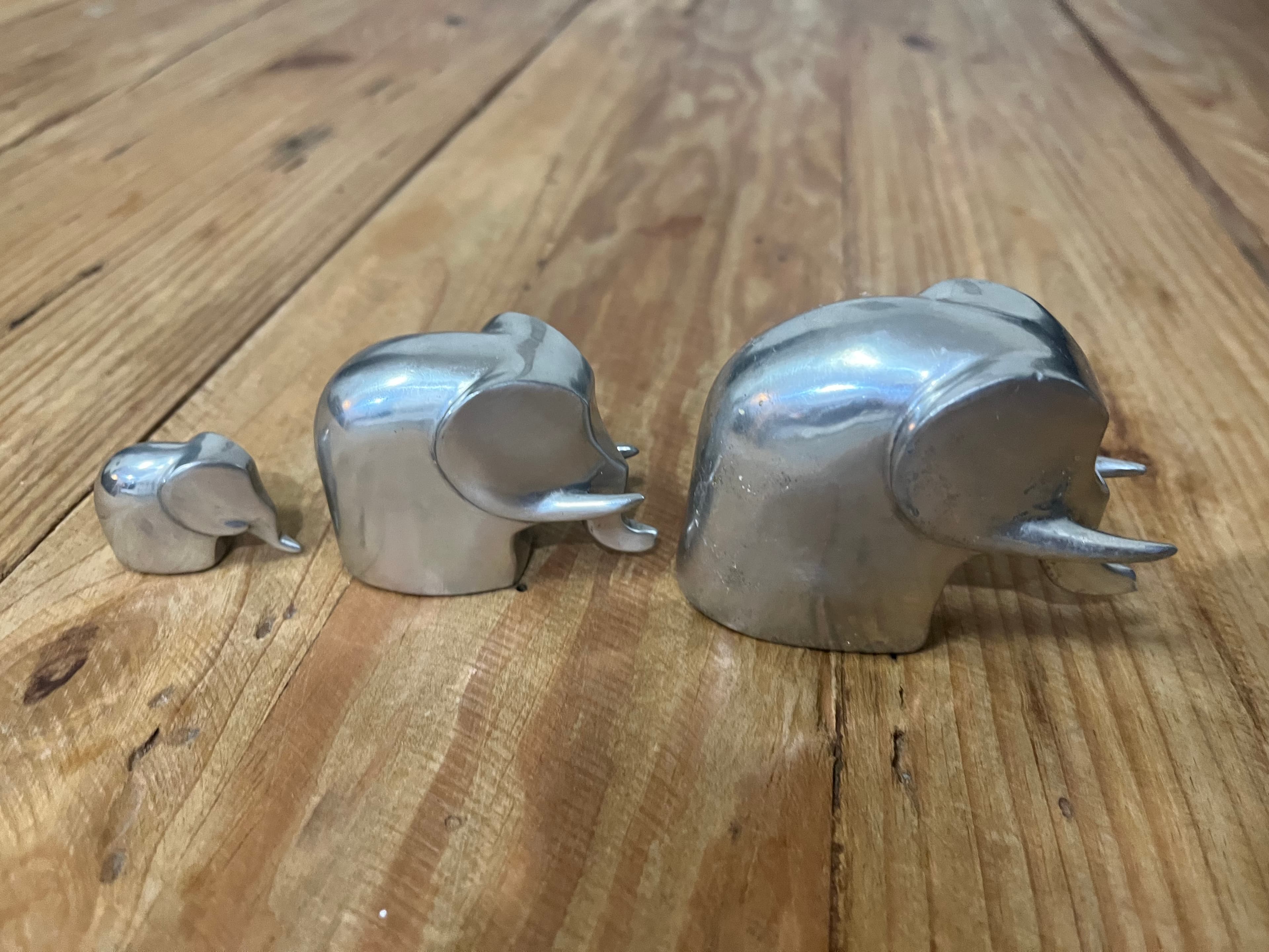Vintage Mid-Century Modern Aluminum Elephant Figurines Set Of 3 — photo 2 of 8