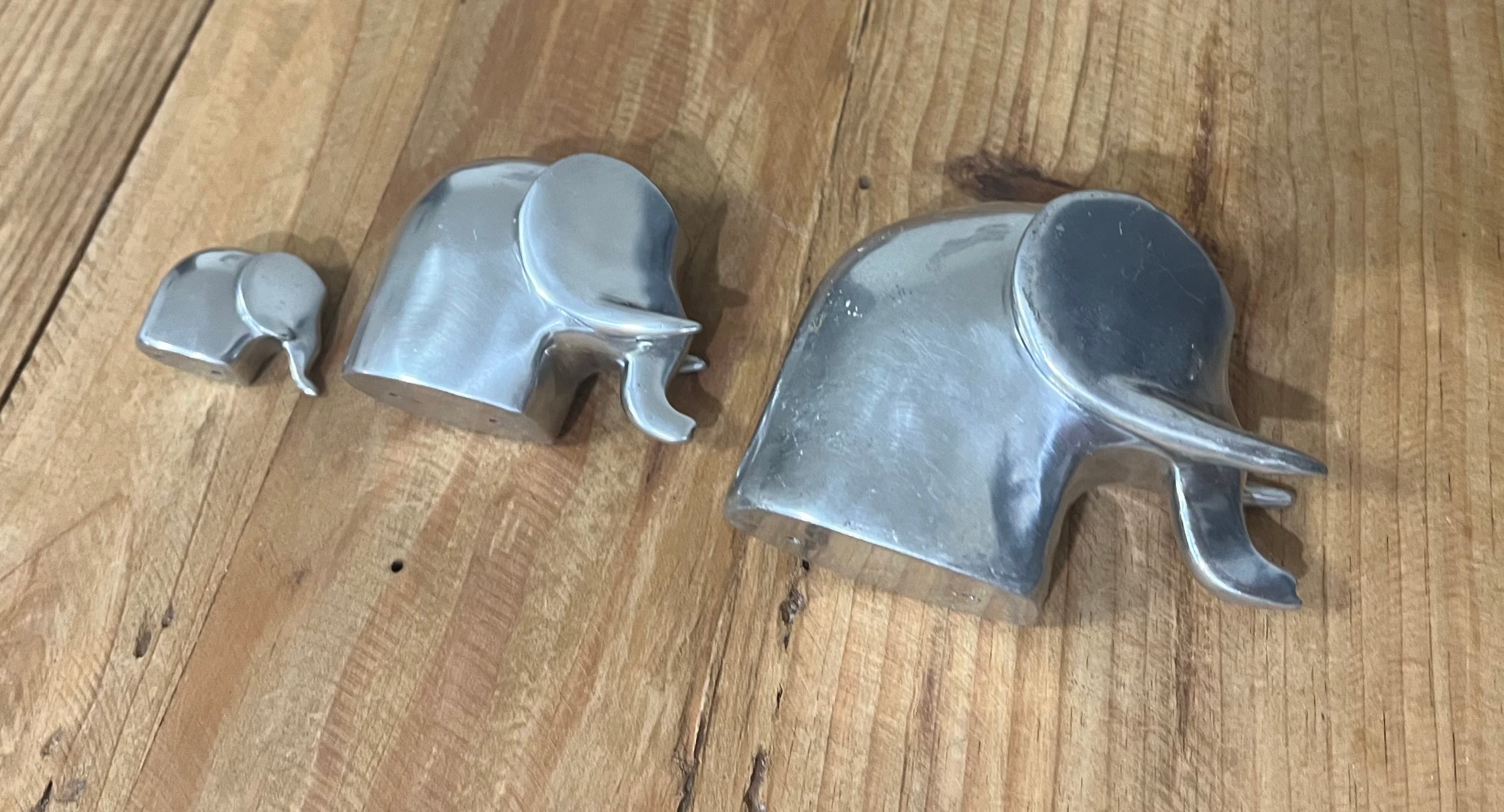 Vintage Mid-Century Modern Aluminum Elephant Figurines Set Of 3 — photo 5 of 8