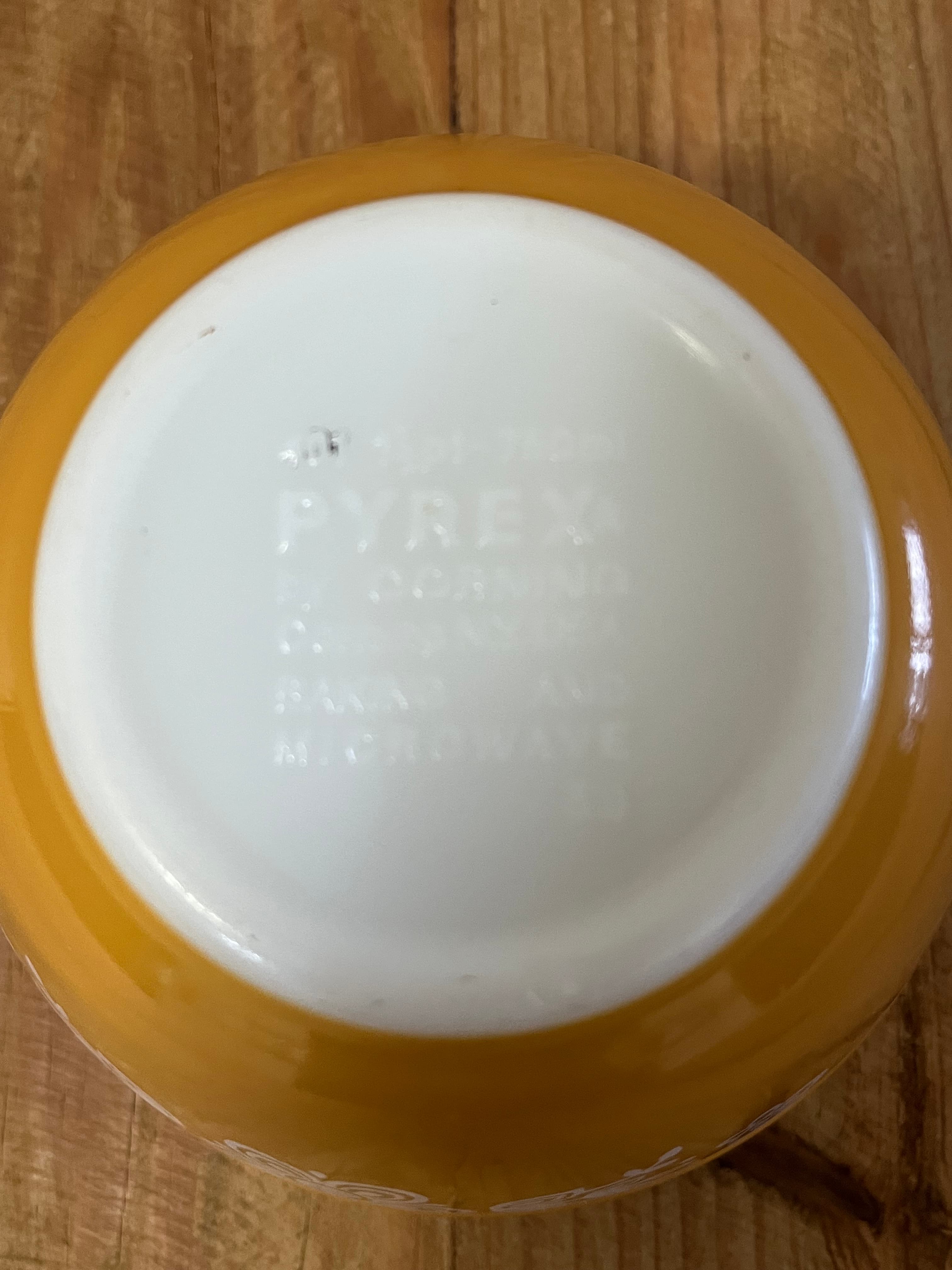 Vintage Pyrex Butterfly Gold Mixing Bowl Yellow White Floral Pattern 401 1.5 Pt 750ml — photo 5 of 9
