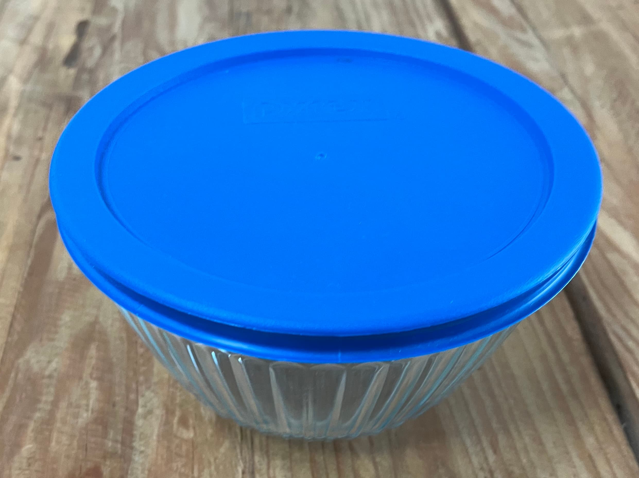 Vintage Pyrex Fluted Glass Mixing Bowl With Blue Lid 7401-PC — photo 1 of 6