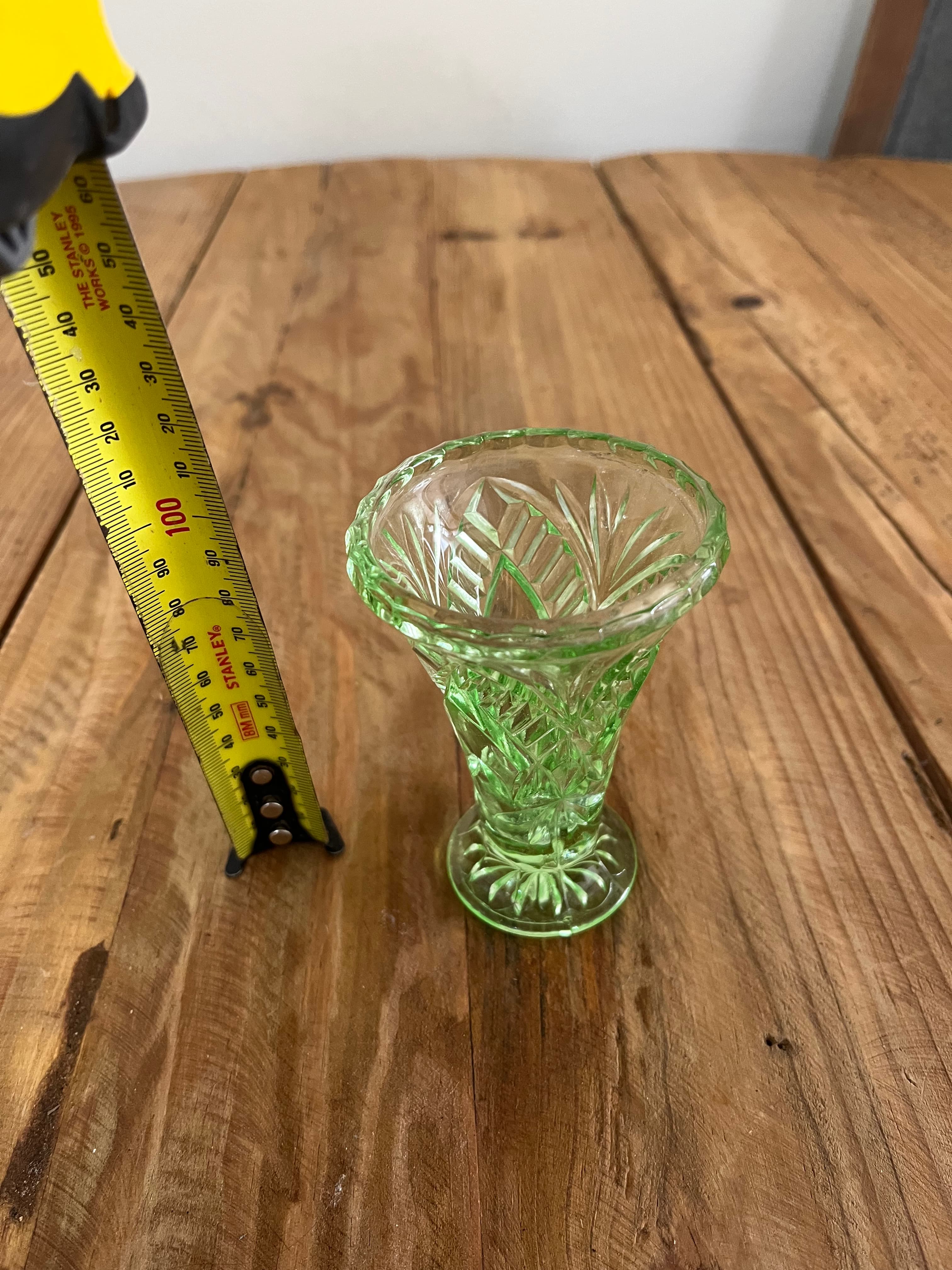 Vintage Uranium Glass Pressed Pattern Vase Green Vaseline Glass Glows UV — photo 3 of 9