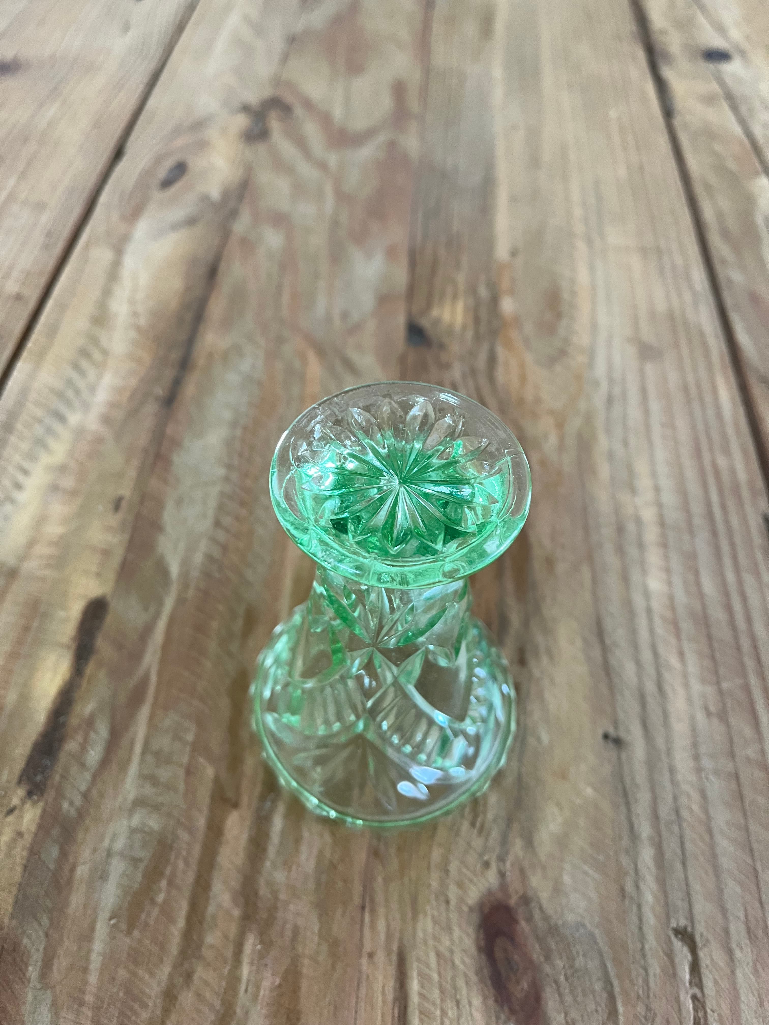 Vintage Uranium Glass Pressed Pattern Vase Green Vaseline Glass Glows UV — photo 5 of 9