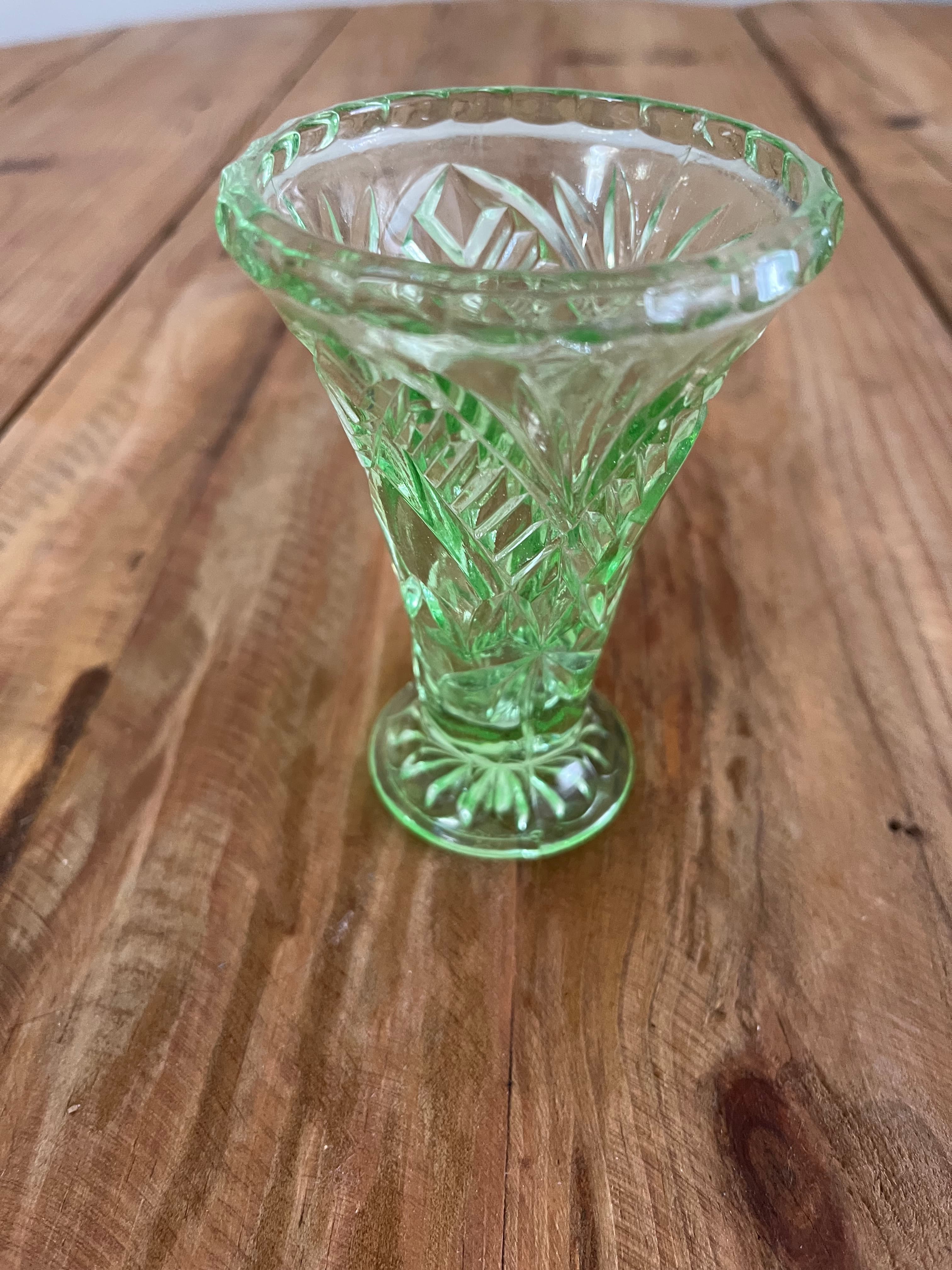Vintage Uranium Glass Pressed Pattern Vase Green Vaseline Glass Glows UV — photo 6 of 9