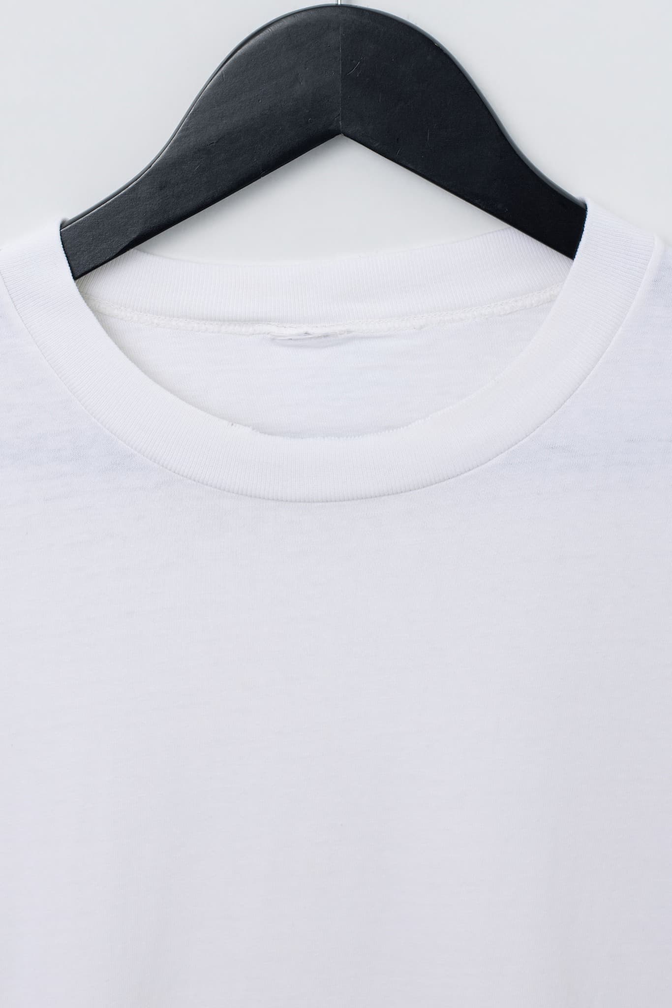 Classic Plain White Crew Neck T-Shirt — photo 3 of 3