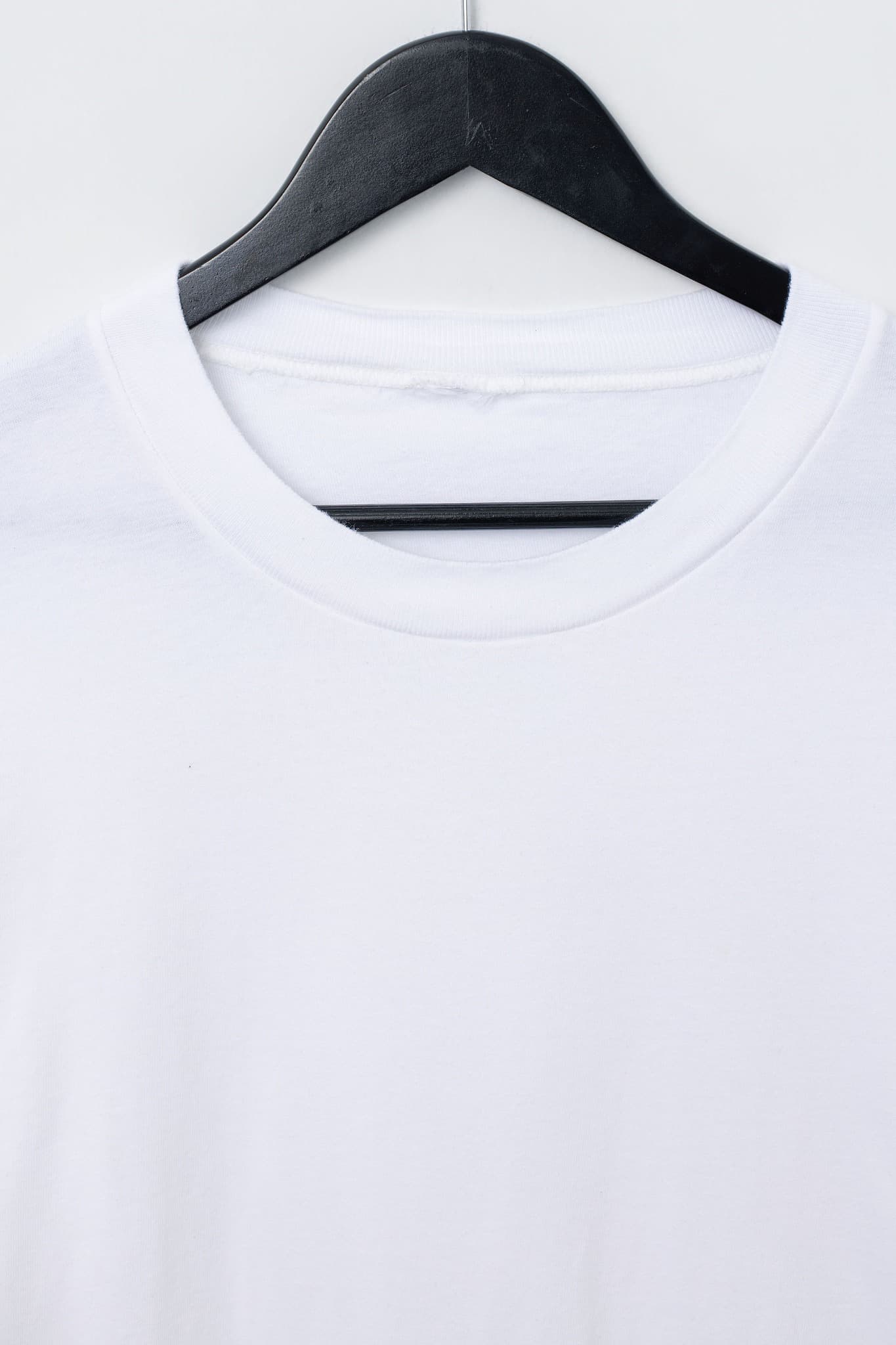 Classic Plain White Crew Neck T-Shirt — photo 3 of 3