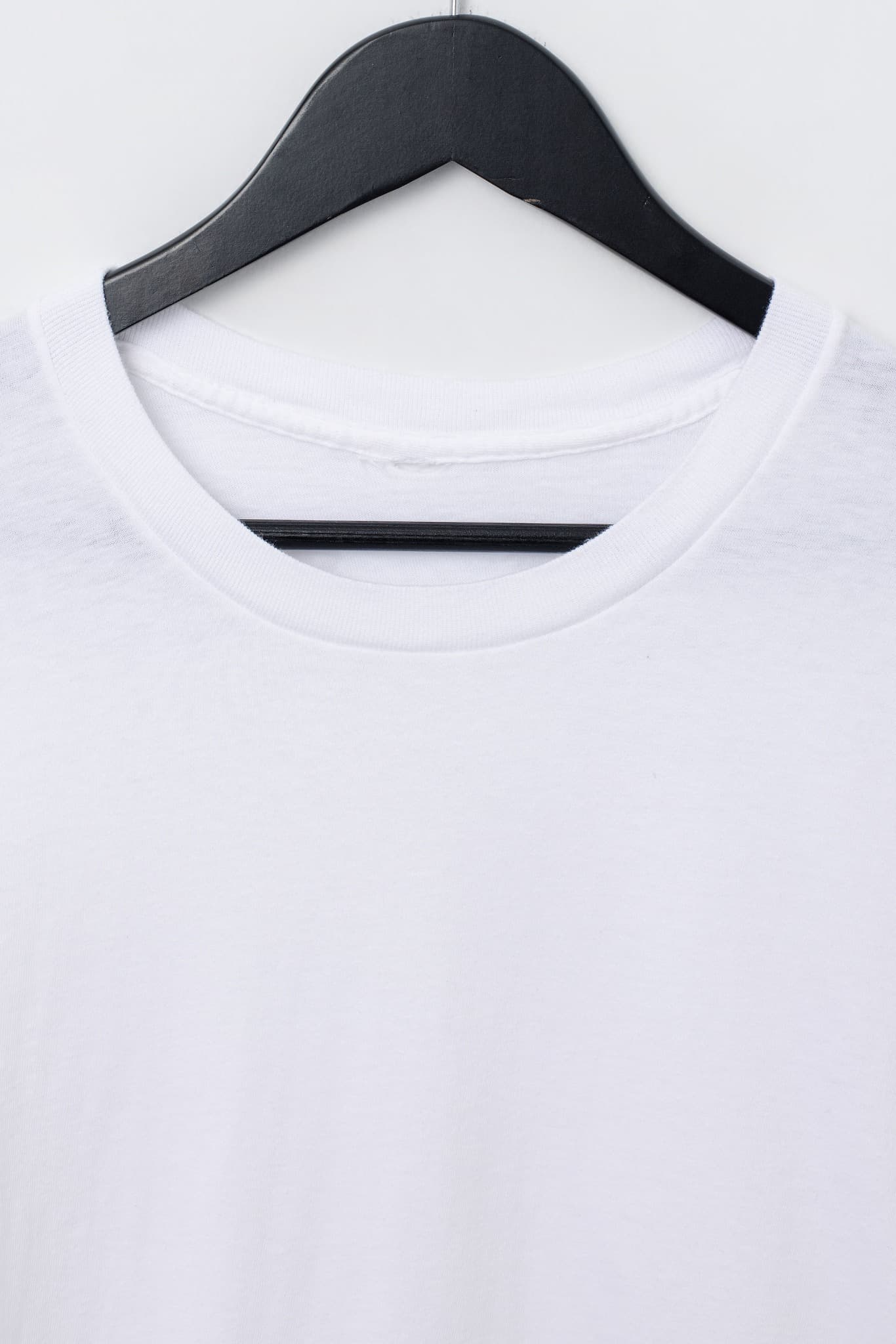 Essential Plain White Crew Neck T-Shirt — photo 3 of 3