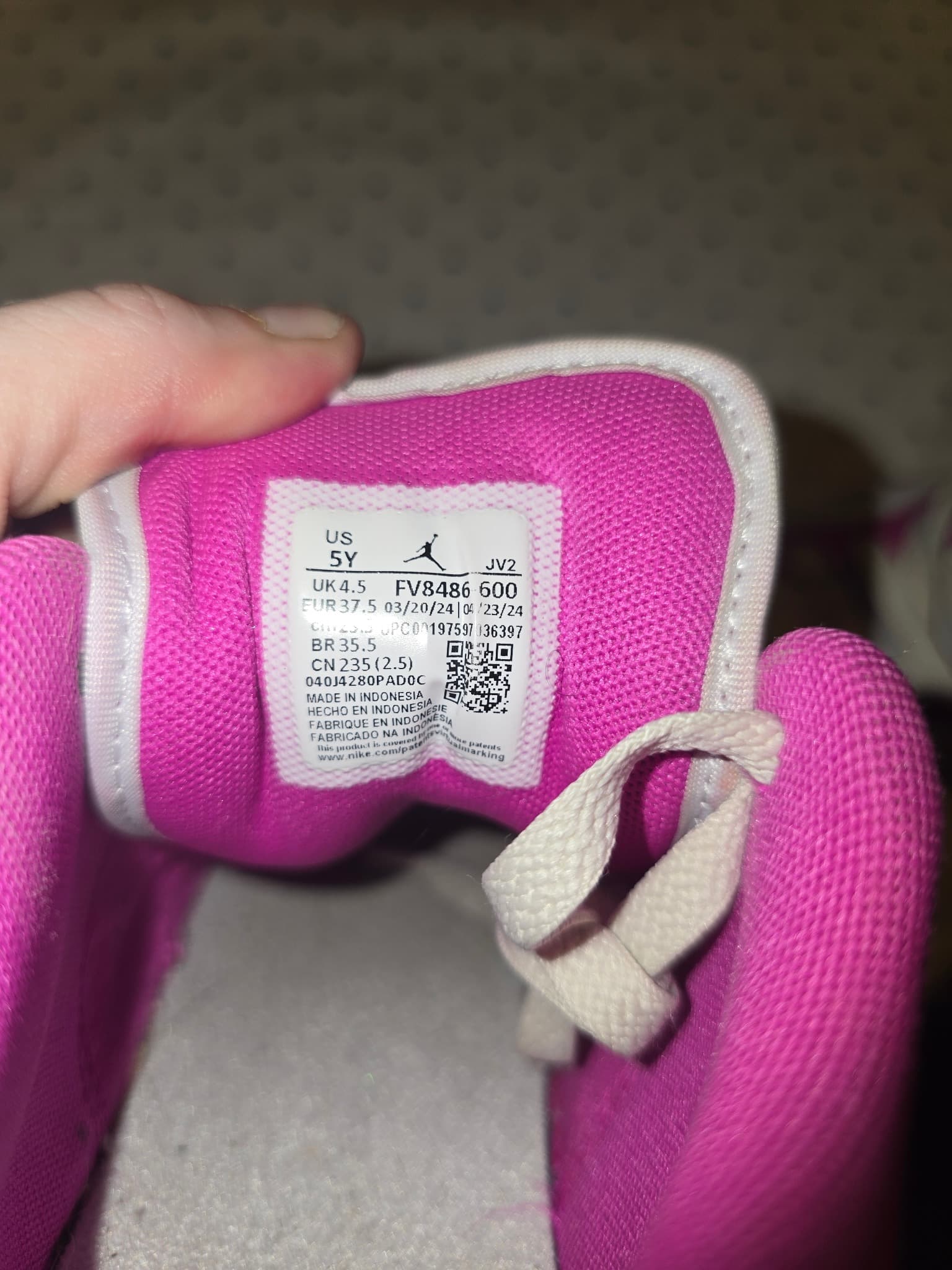 Air Jordan 1 Low Sneakers Fuchsia Pink and White GS 5 — photo 7 of 9