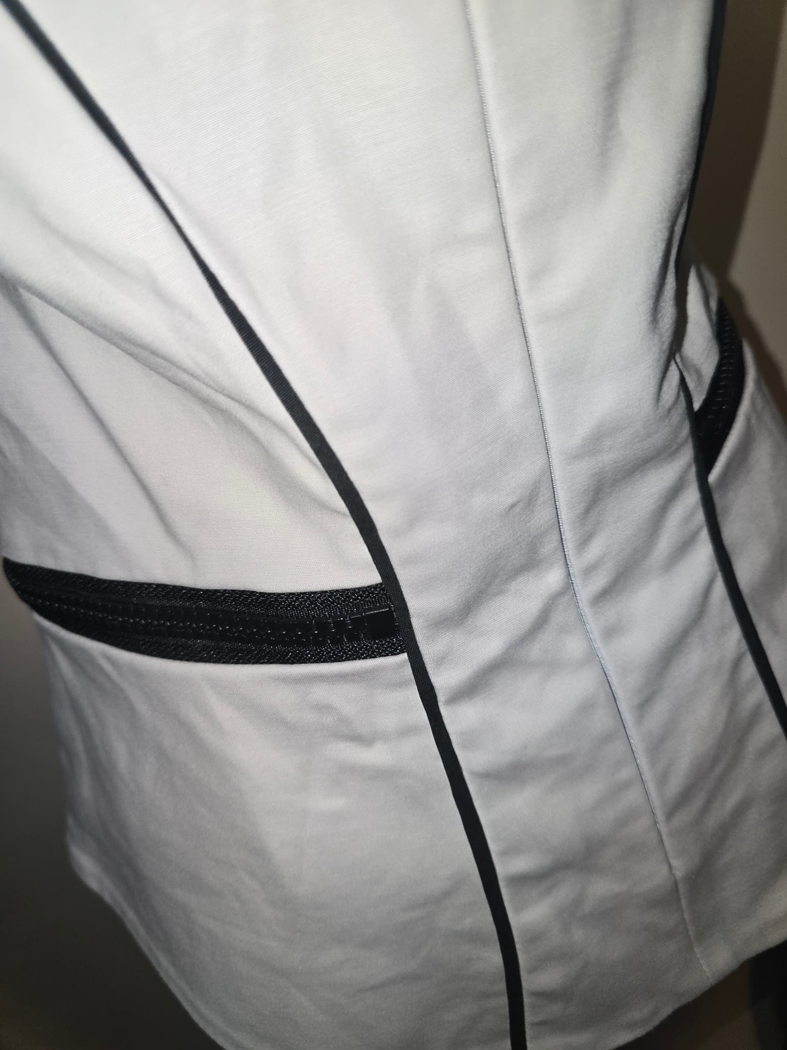 CUE Sleeveless Peplum Top With Piping White Women's 10 — photo 4 of 6