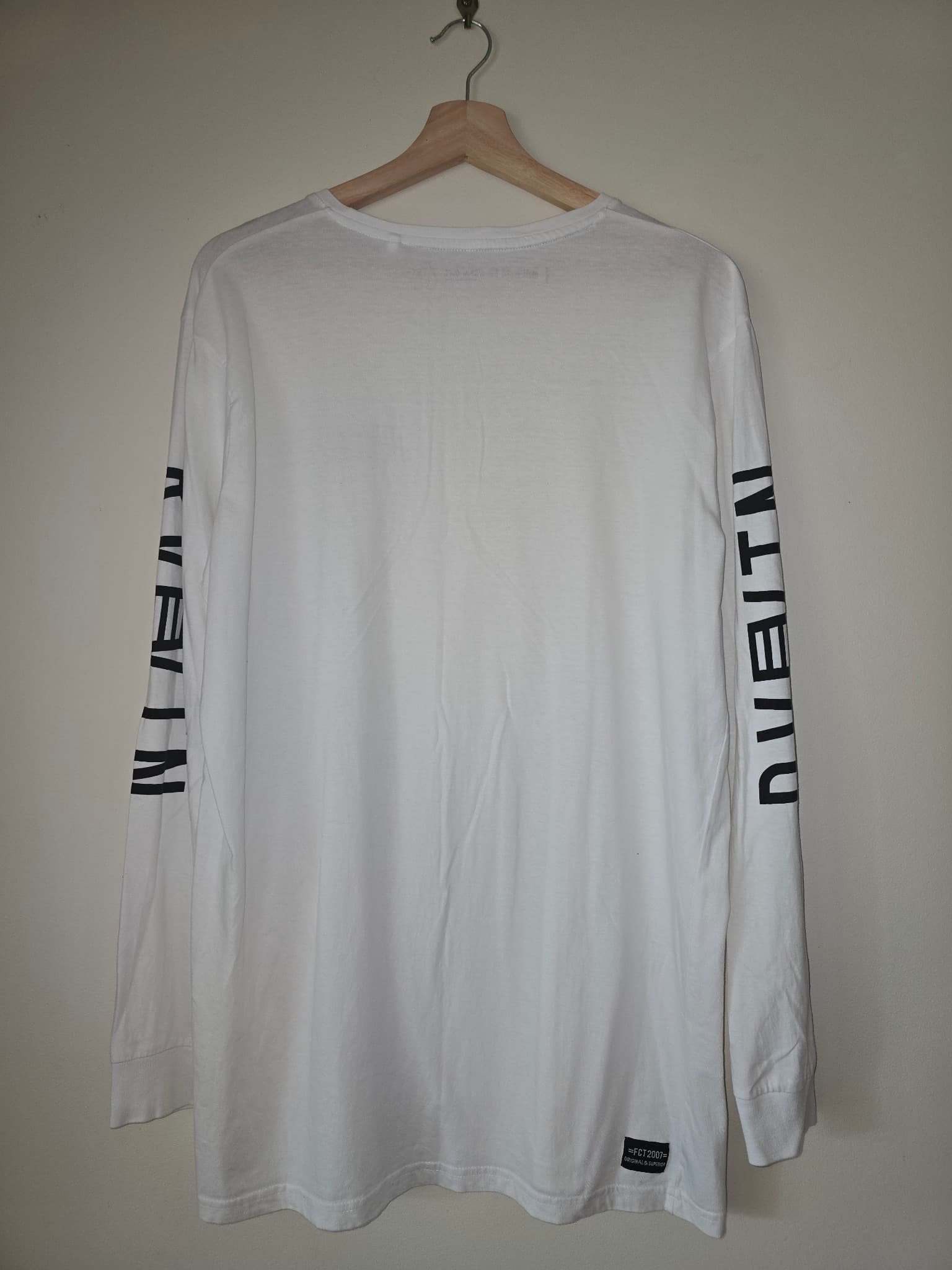 Factorie Long Sleeve Graphic T-Shirt White Unisex L — photo 4 of 4