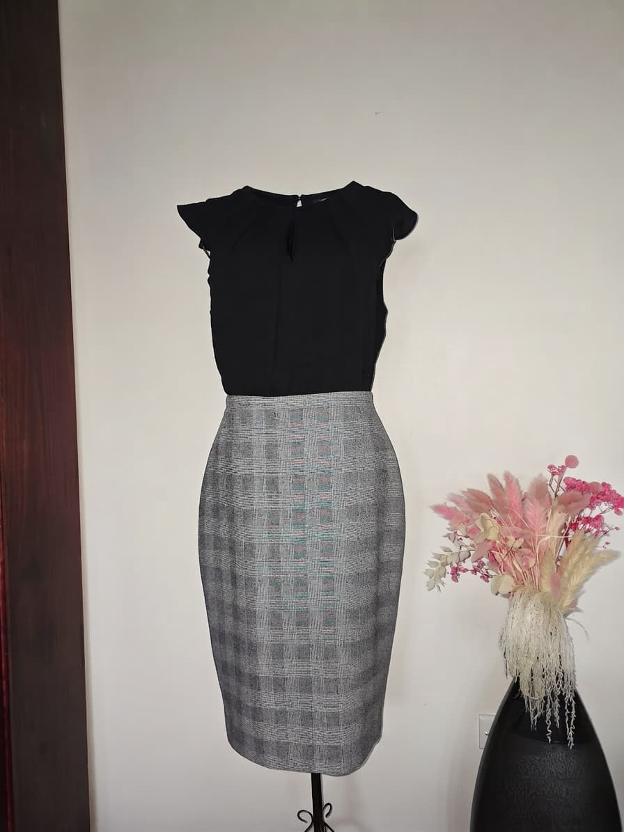 Portmans Pencil Dress Plaid Pattern Black and Grey Women's 10 — photo 1 of 4