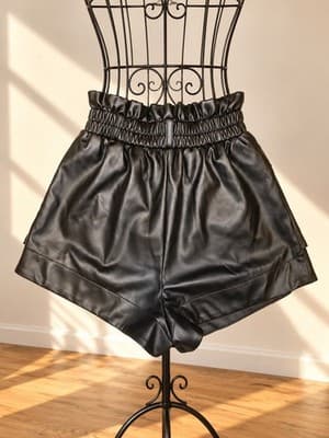 San Sloane Natalya Faux Leather Paperbag Shorts Black Women's S — photo 2 of 4