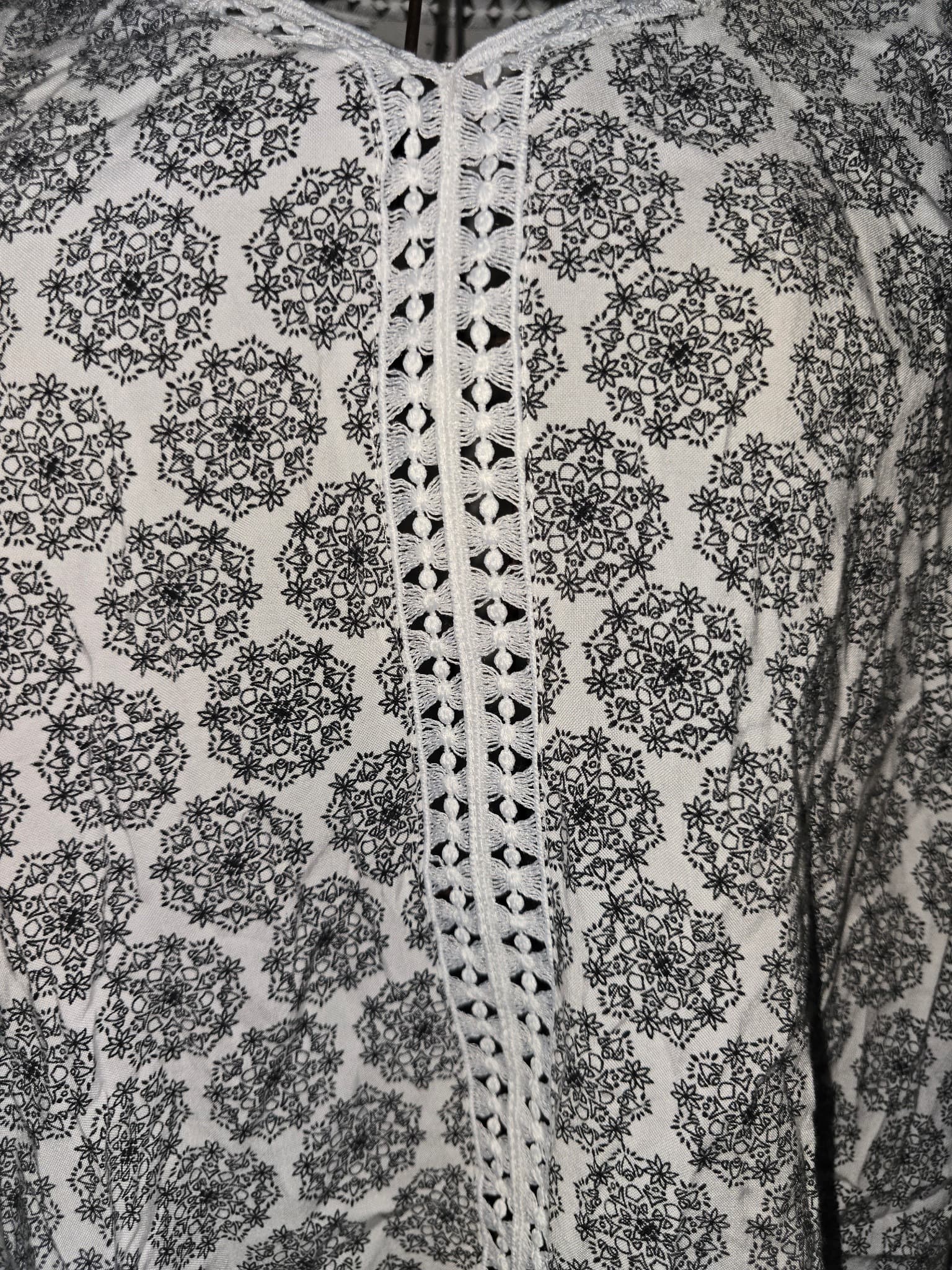 Tirelli V-Neck Blouse Floral Print Lace Trim Black and White Women's L — photo 2 of 6