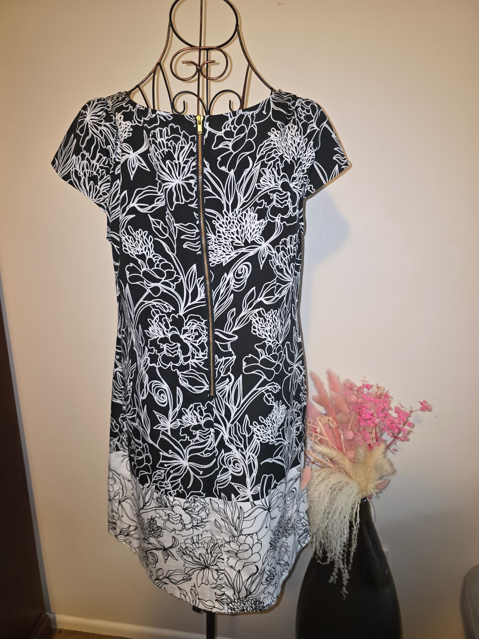 Tokito City Shift Dress Floral Print Black and White Women's 12 — photo 2 of 3